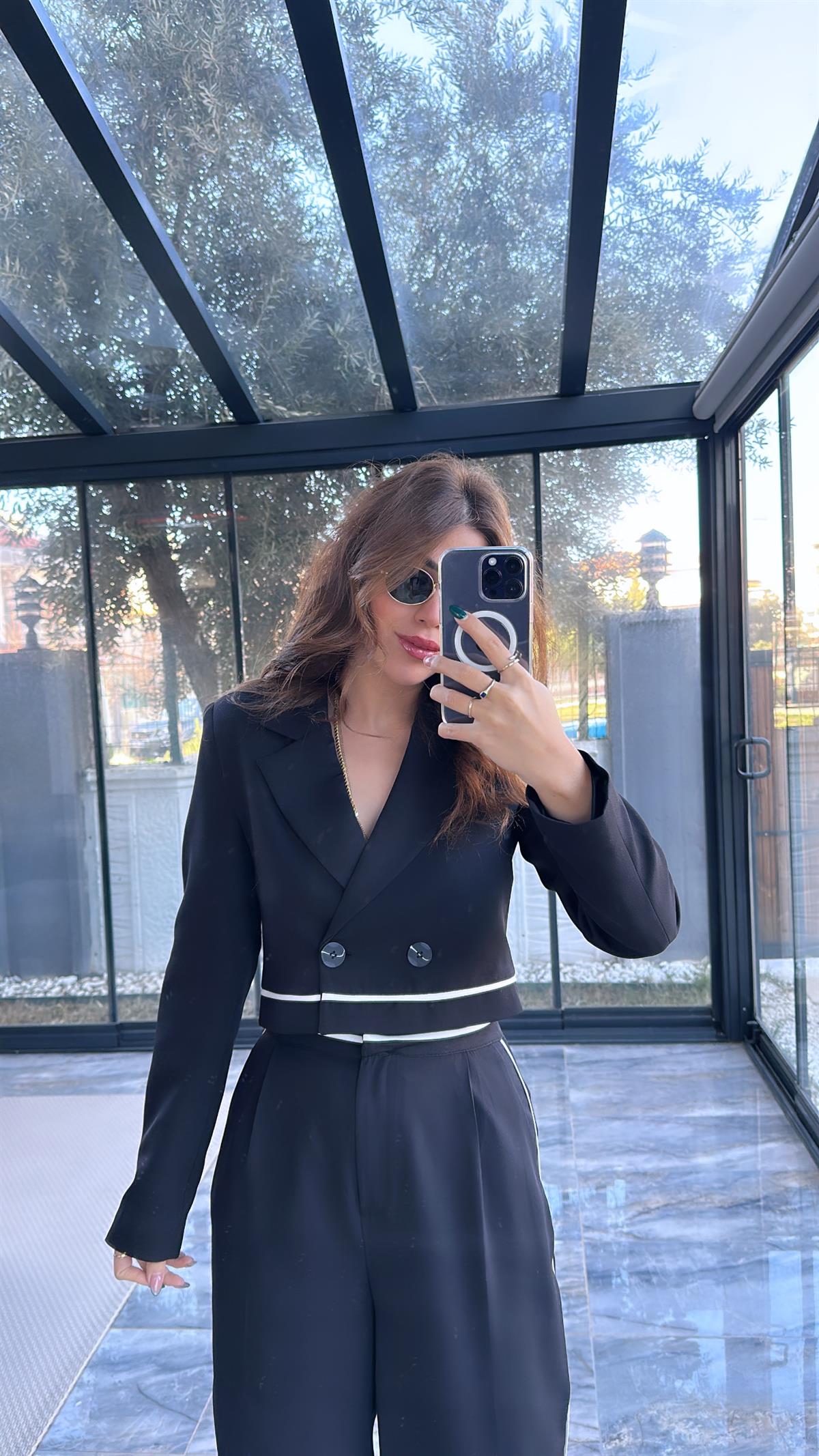 Siyah Beyaz Biyeli Takım