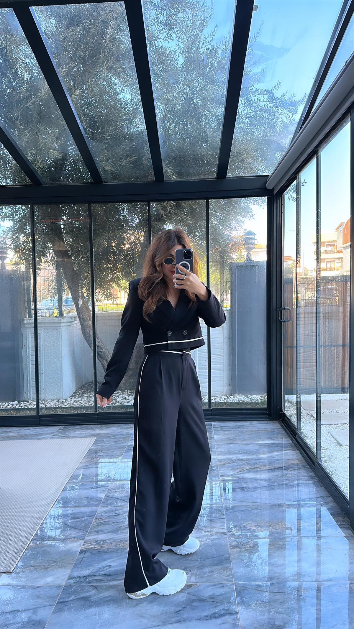 Siyah Beyaz Biyeli Takım