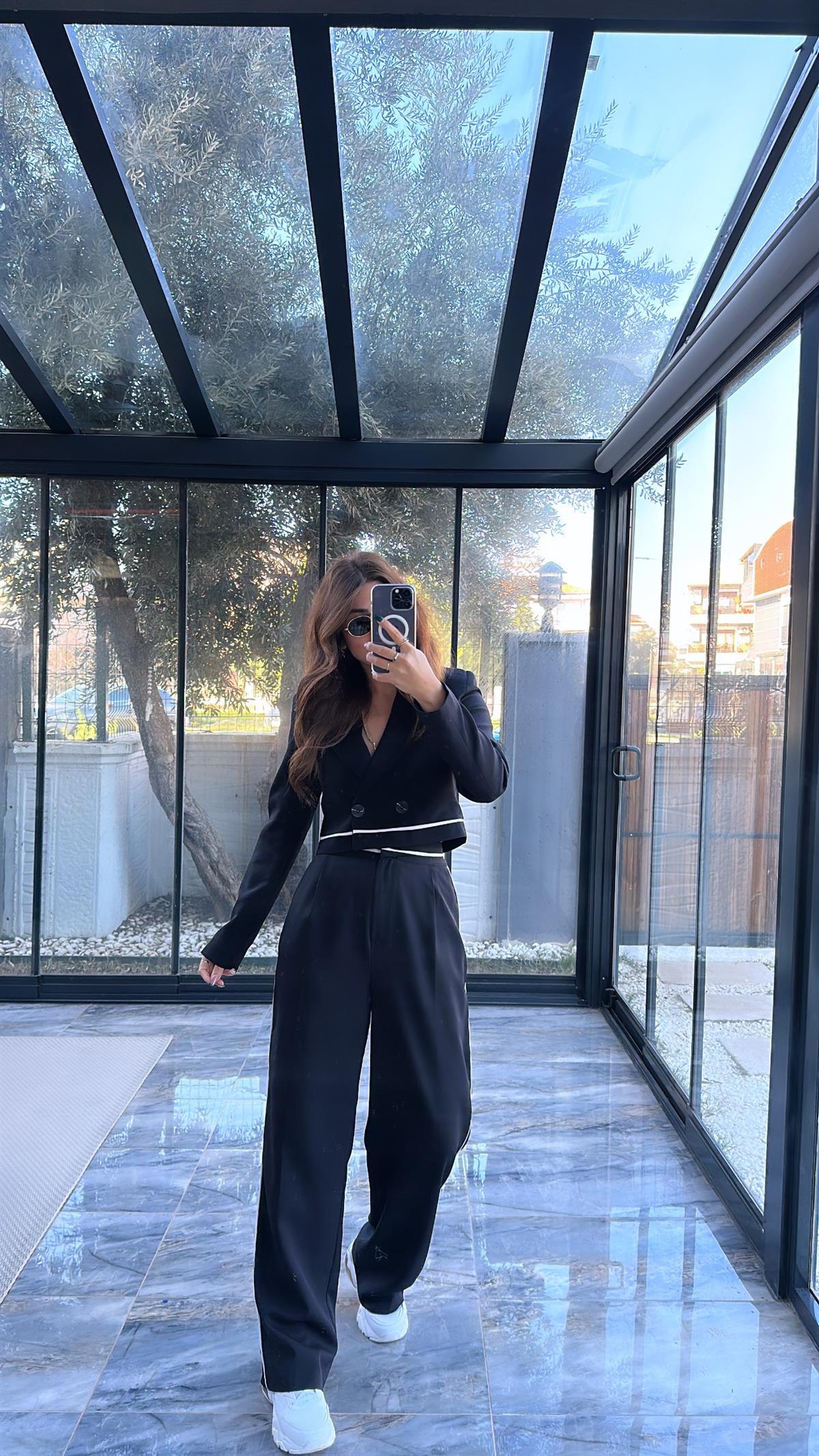 Siyah Beyaz Biyeli Takım