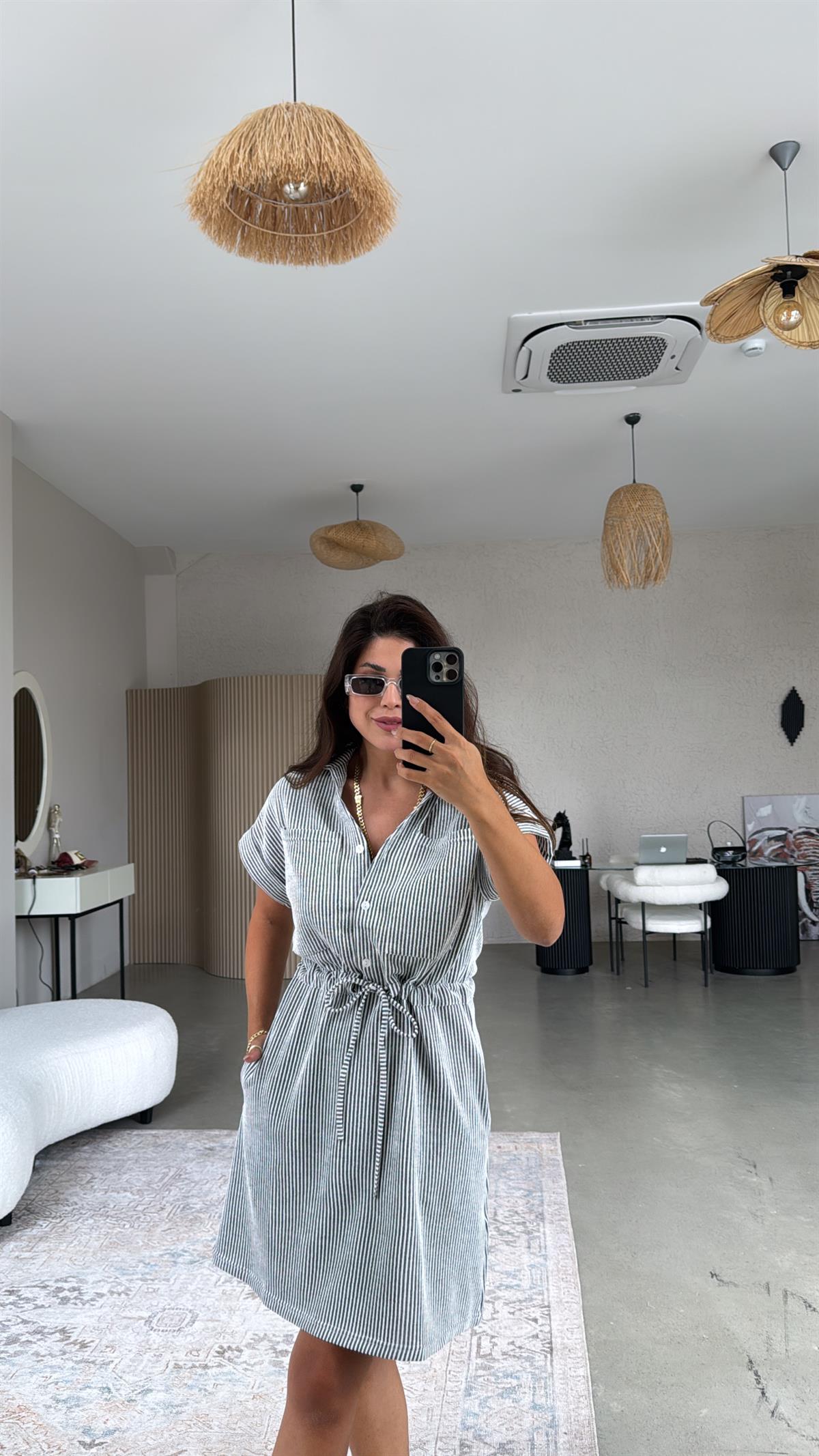 Siyah Beyaz Çizgili Beli Kuşaklı Rahat Elbise