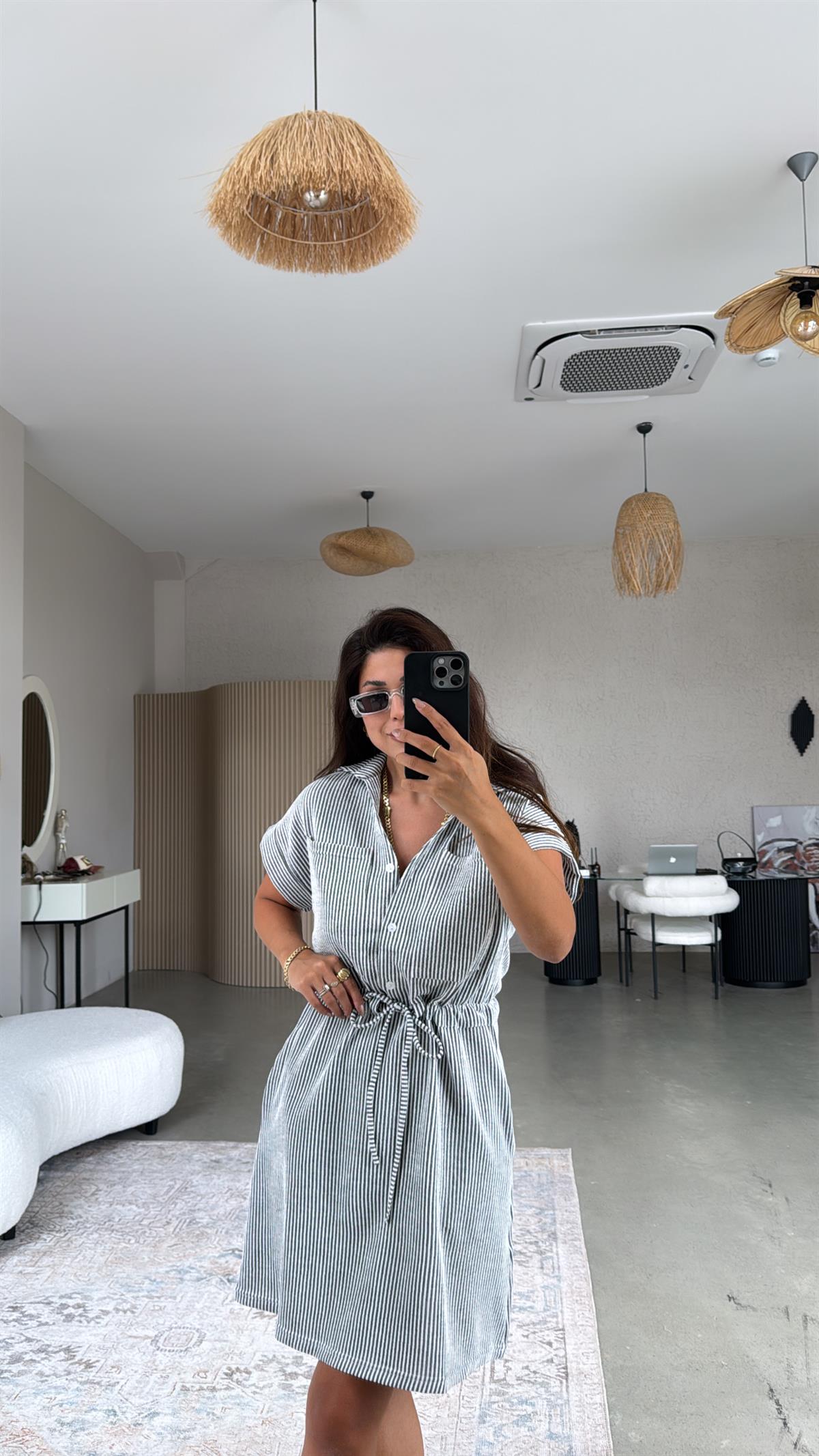Siyah Beyaz Çizgili Beli Kuşaklı Rahat Elbise