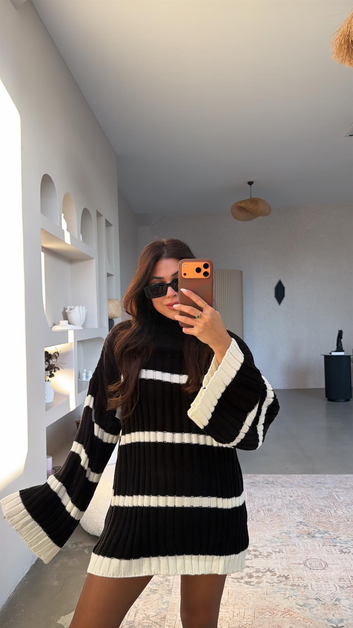 Siyah Beyaz Çizgili Boğazlı Oversize Kazak