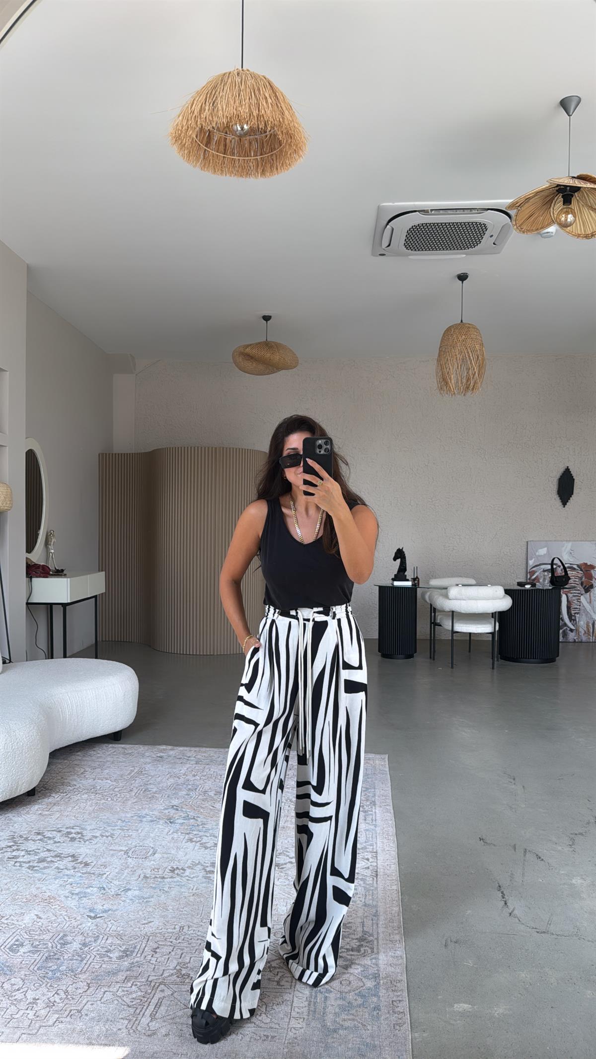 Siyah Beyaz Desenli Keten Bol Paça Pantolon