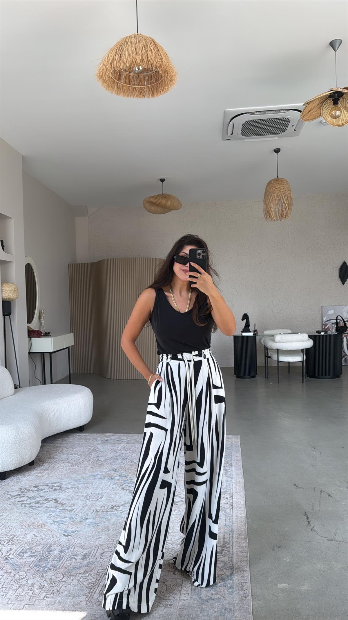 Siyah Beyaz Desenli Keten Bol Paça Pantolon