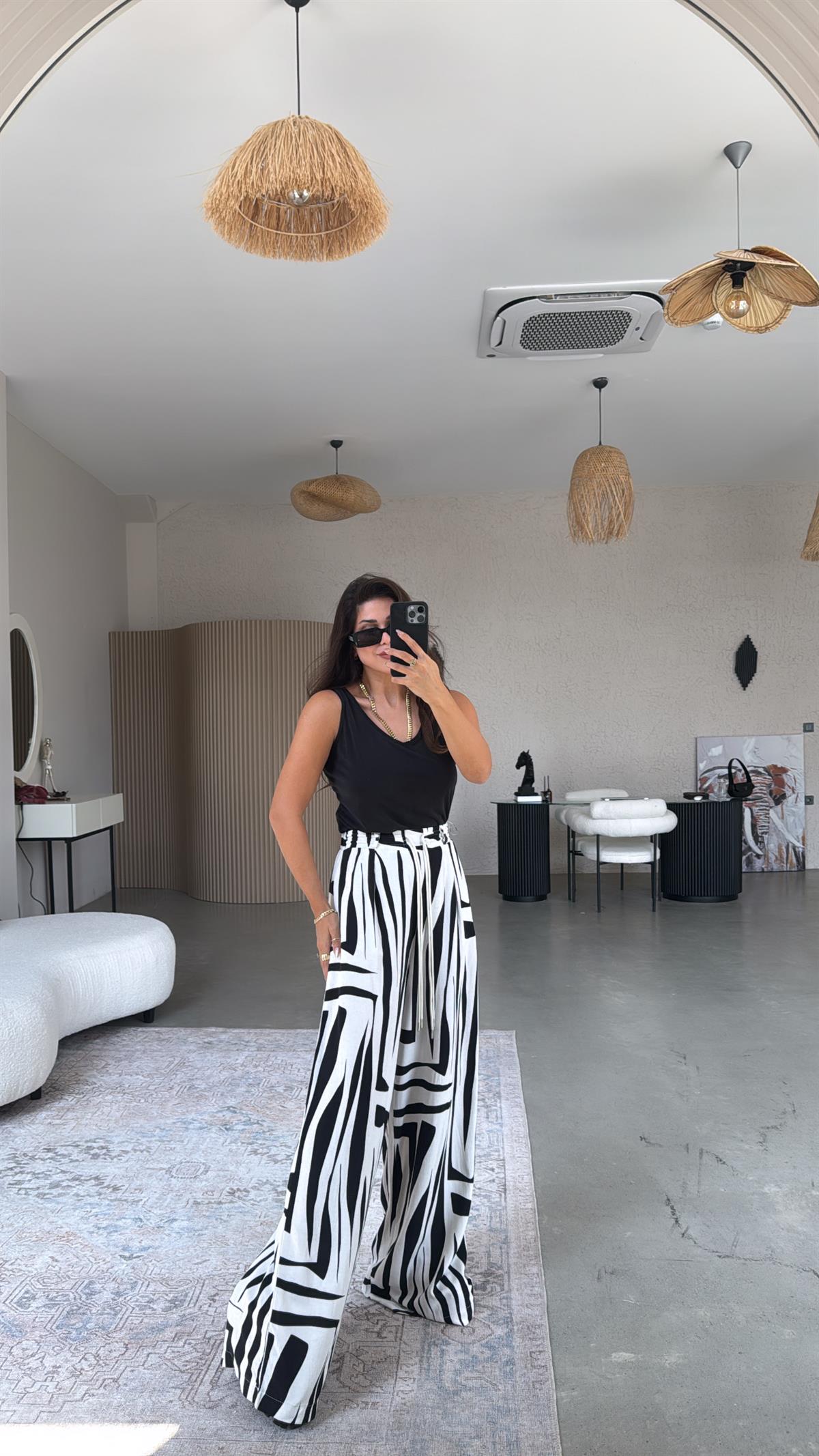 Siyah Beyaz Desenli Keten Bol Paça Pantolon