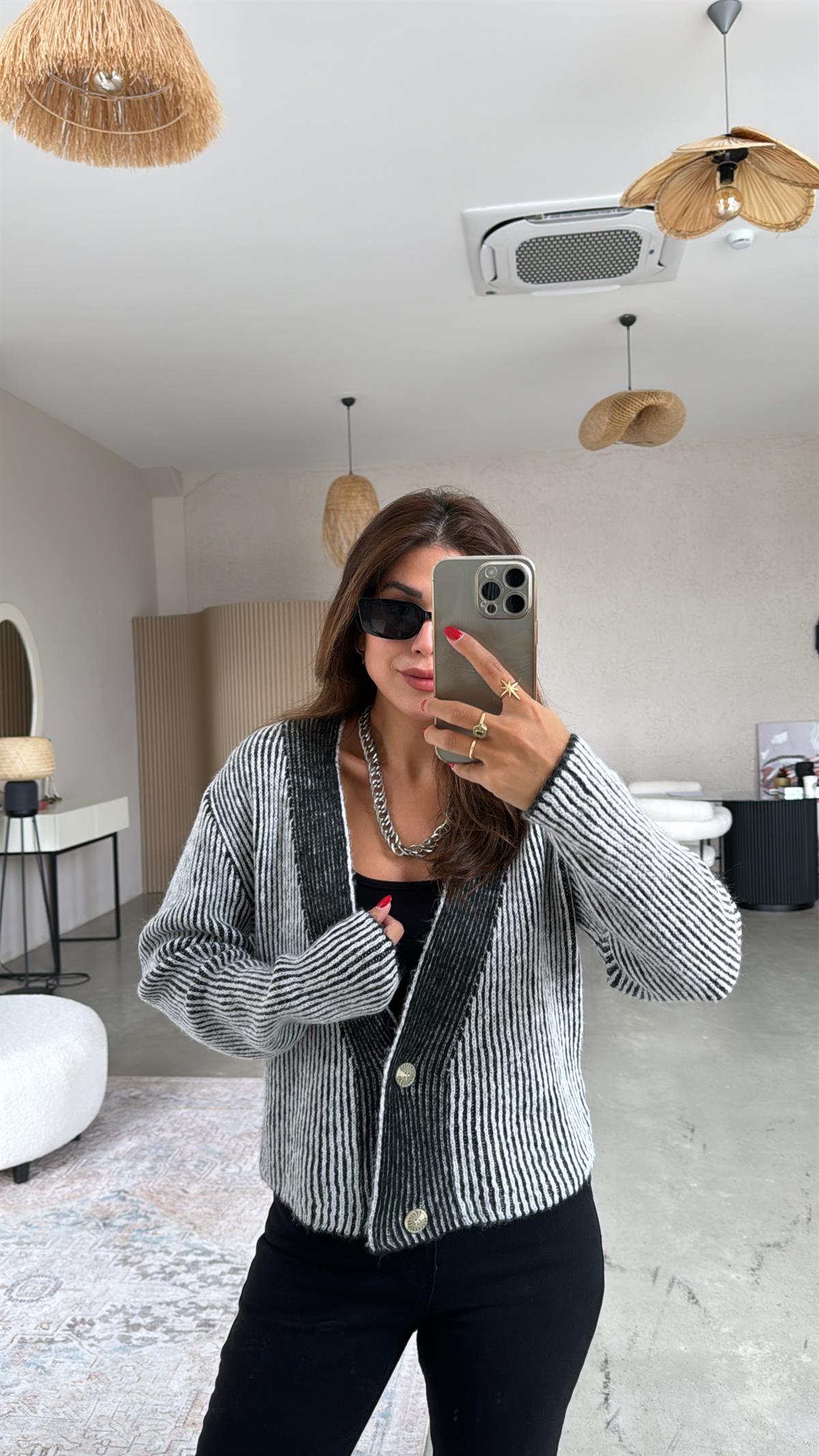 Siyah Beyaz Detay Orijinal Hırka