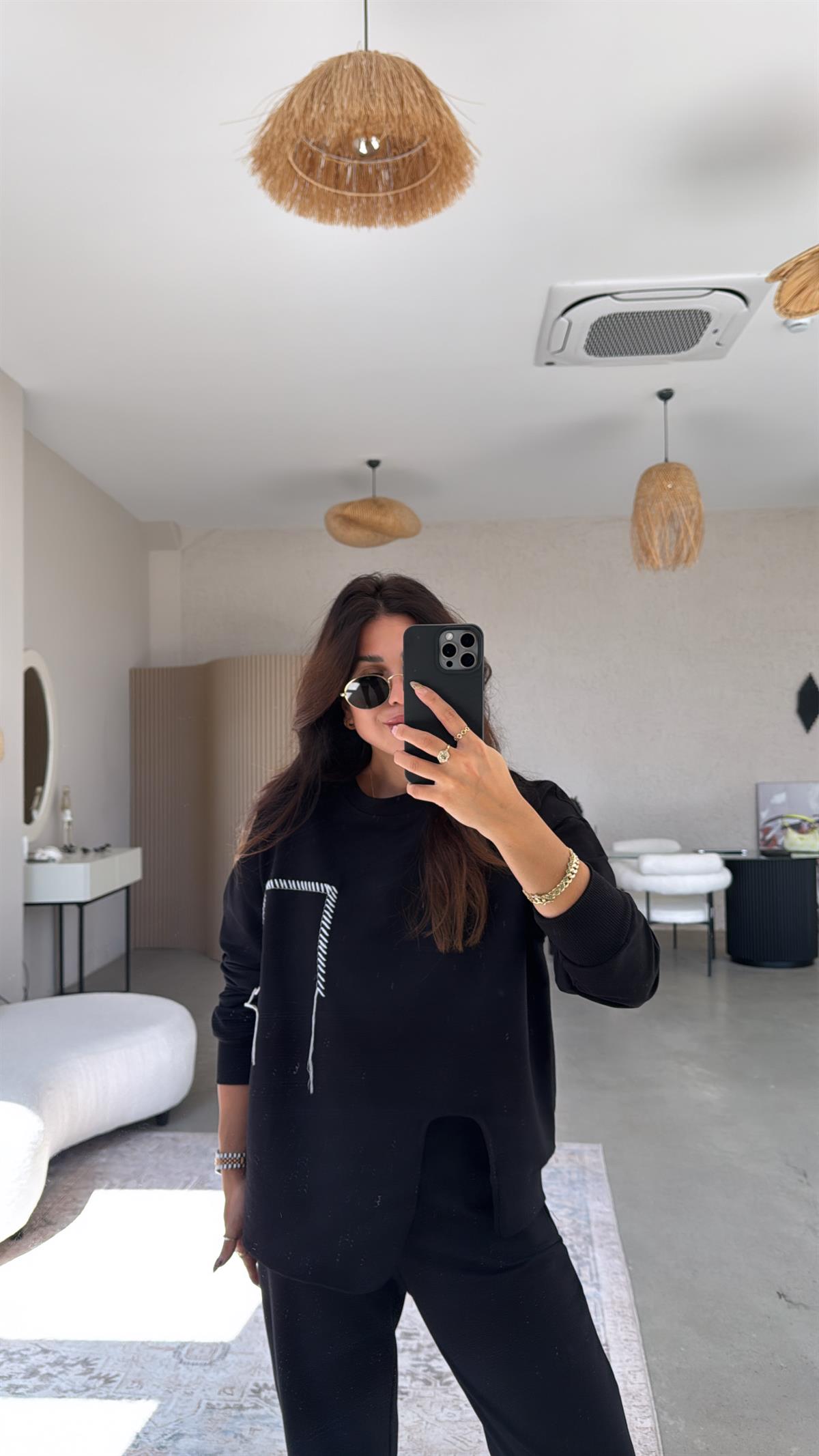 Siyah Beyaz Nakış Detaylı Yırtmaçlı Takım