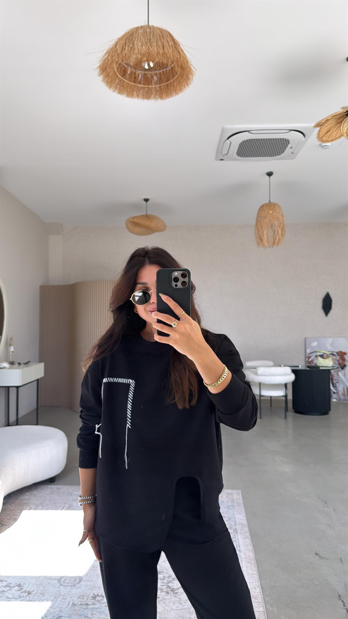 Siyah Beyaz Nakış Detaylı Yırtmaçlı Takım