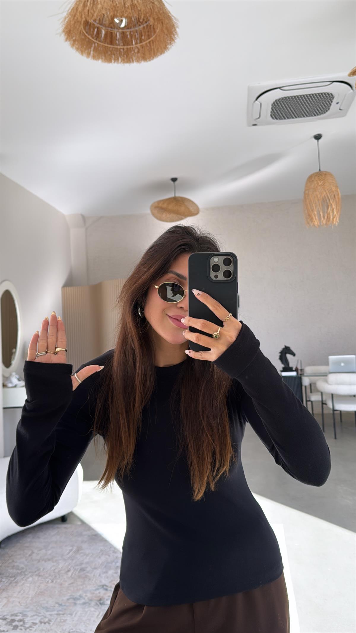 Siyah Bisiklet Yaka Parmak Geçme Bluz