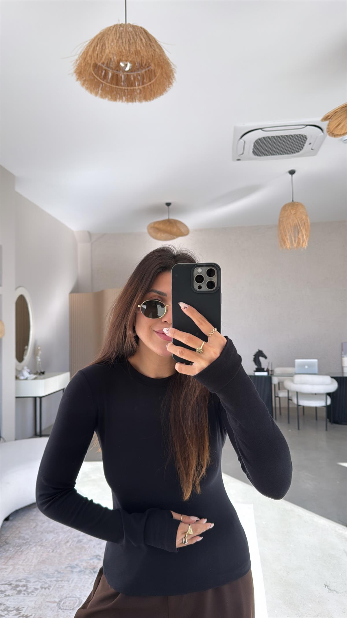 Siyah Bisiklet Yaka Parmak Geçme Bluz