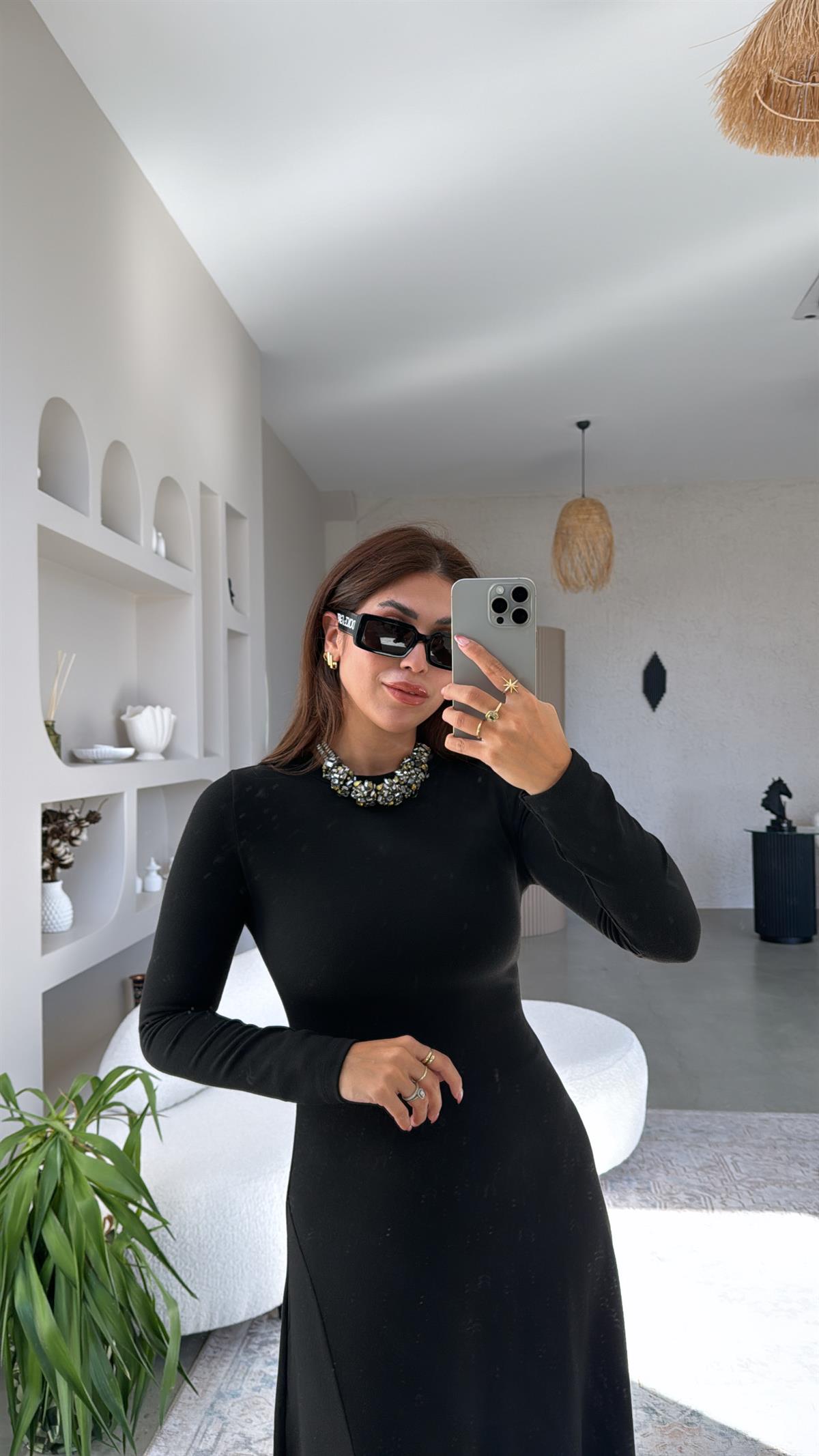 Siyah Bisiklet Yaka Yırtmaçlı Modal Elbise