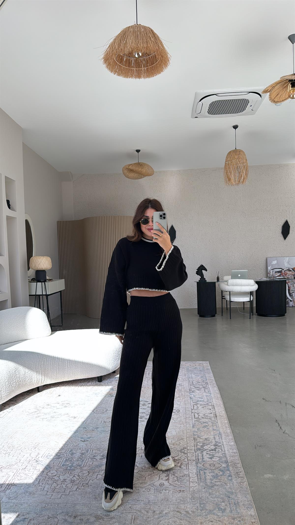 Siyah Biyeli Triko Takım