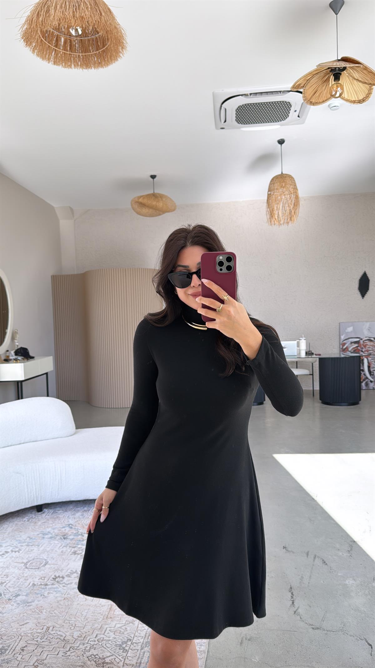 Siyah Boğazlı Diz Altı Triko Elbise