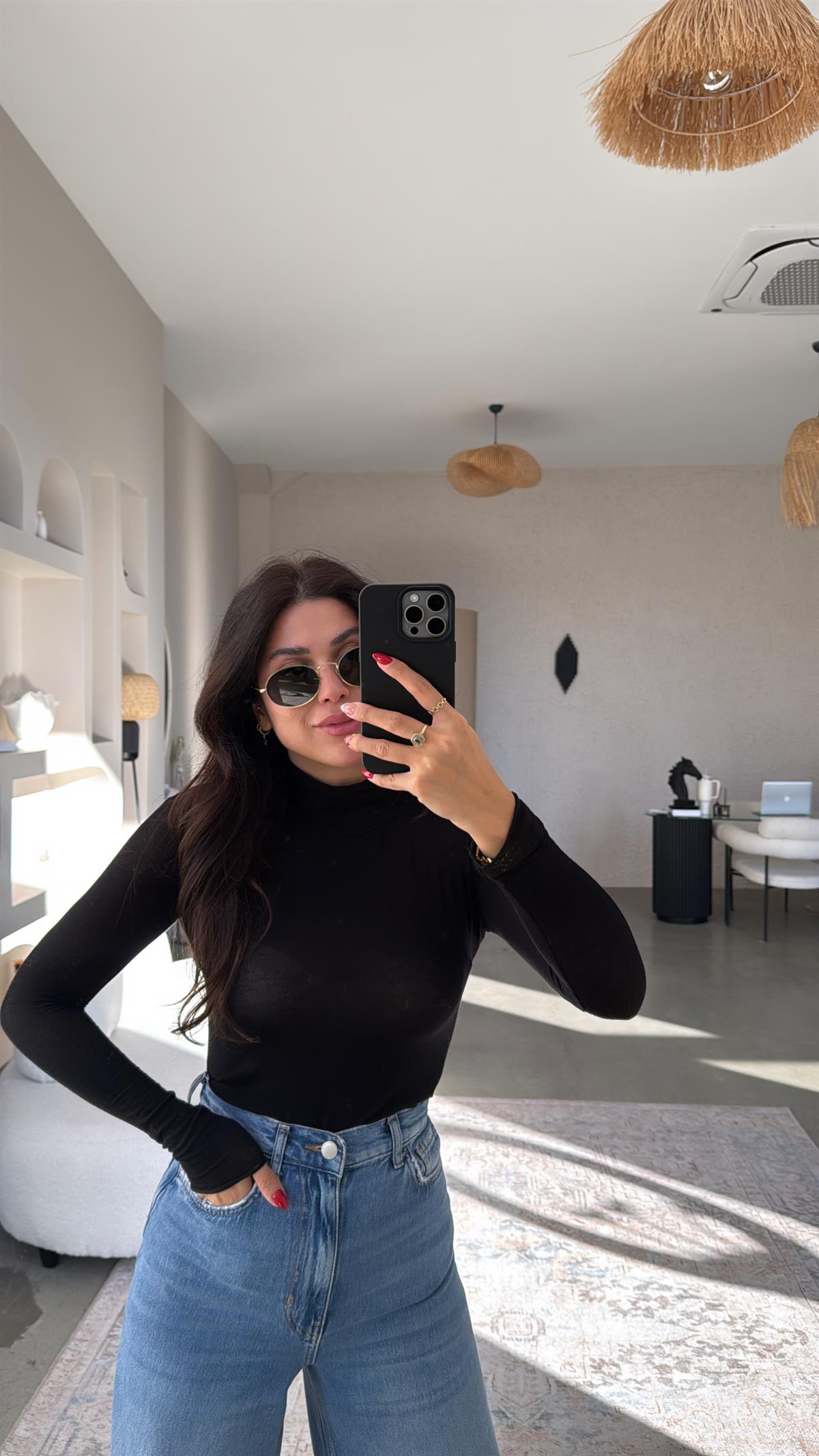 Siyah Boğazlı Yarı Transparan Bluz