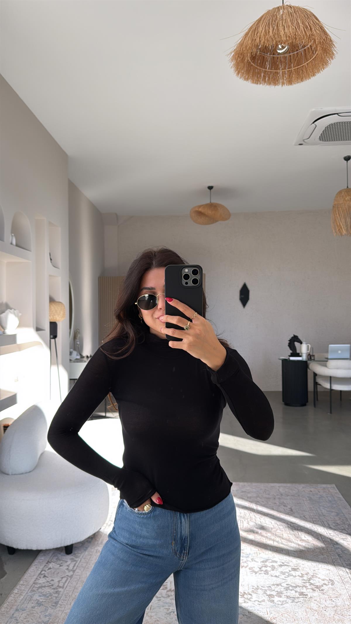 Siyah Boğazlı Yarı Transparan Bluz