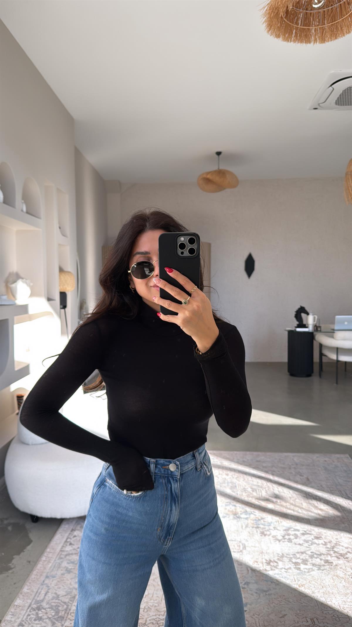 Siyah Boğazlı Yarı Transparan Bluz