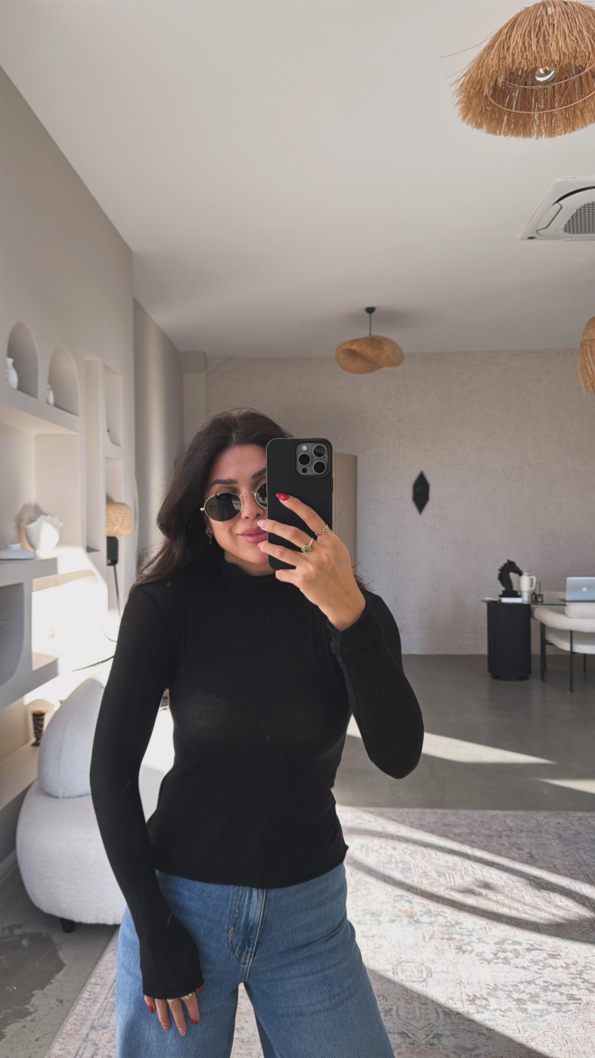 Siyah Boğazlı Yarı Transparan Bluz