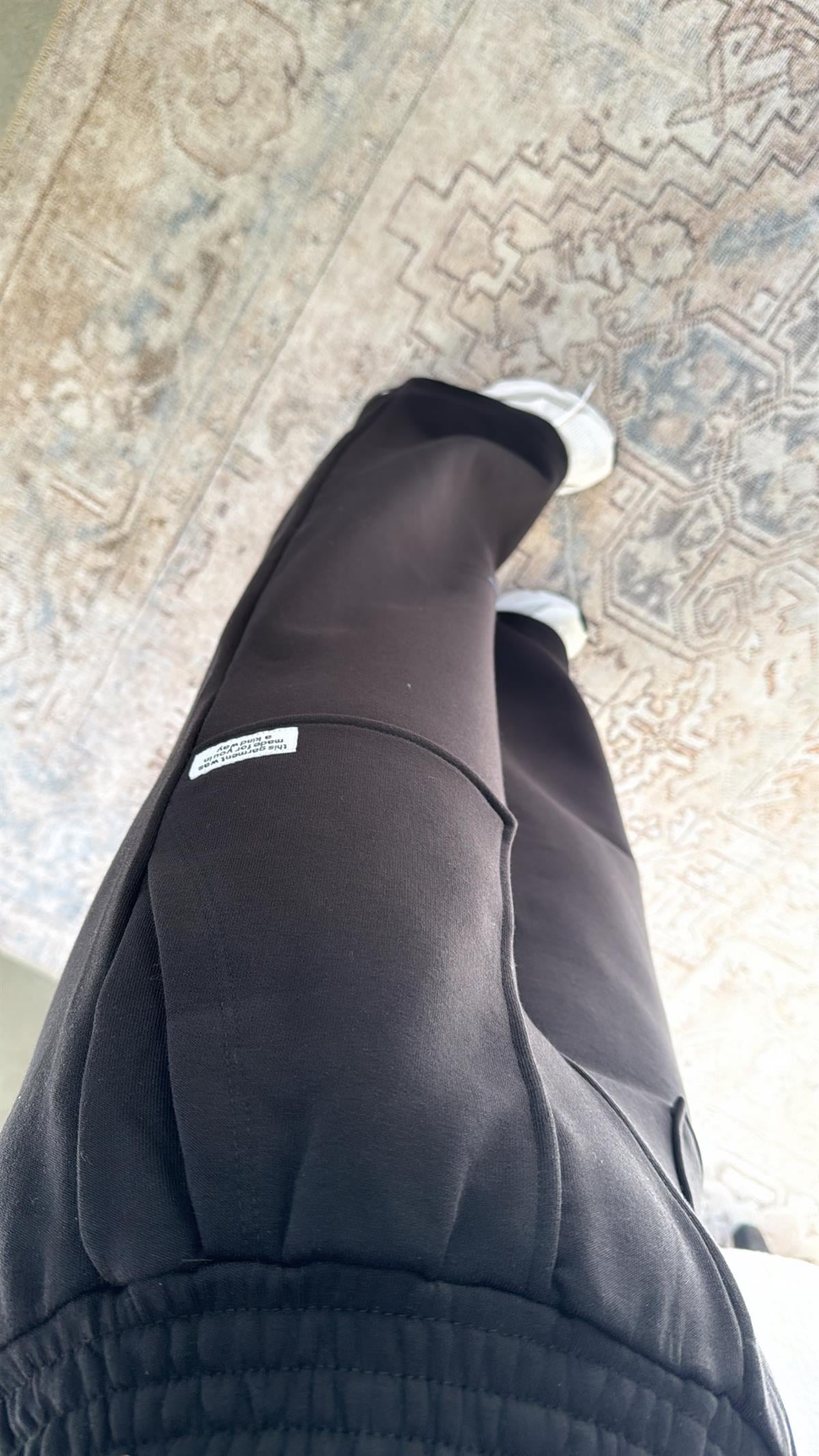 Siyah Bol Paça Cepli Etiket Detay Eşofman