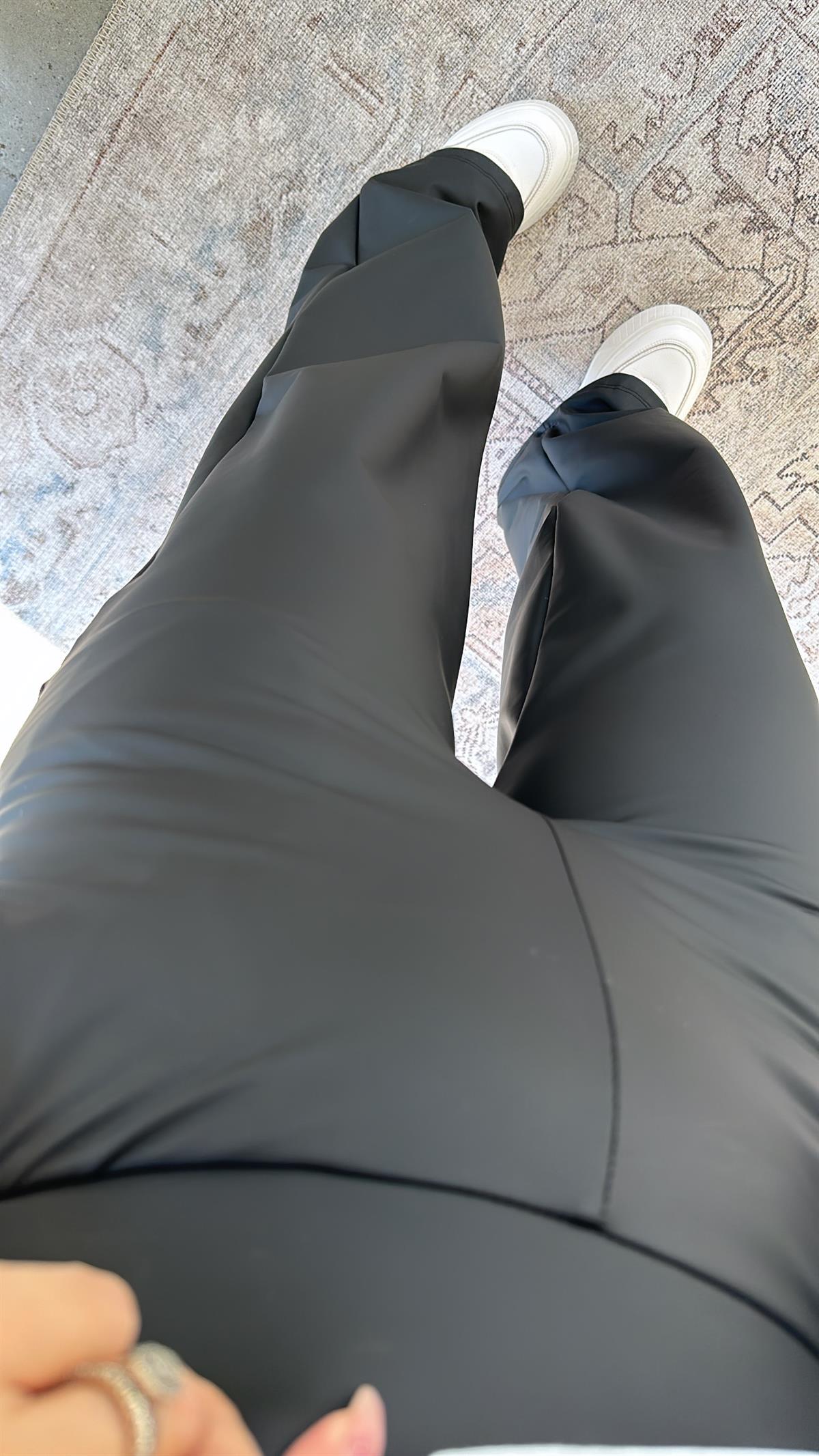 Siyah Bol Paça Deri Pantolon