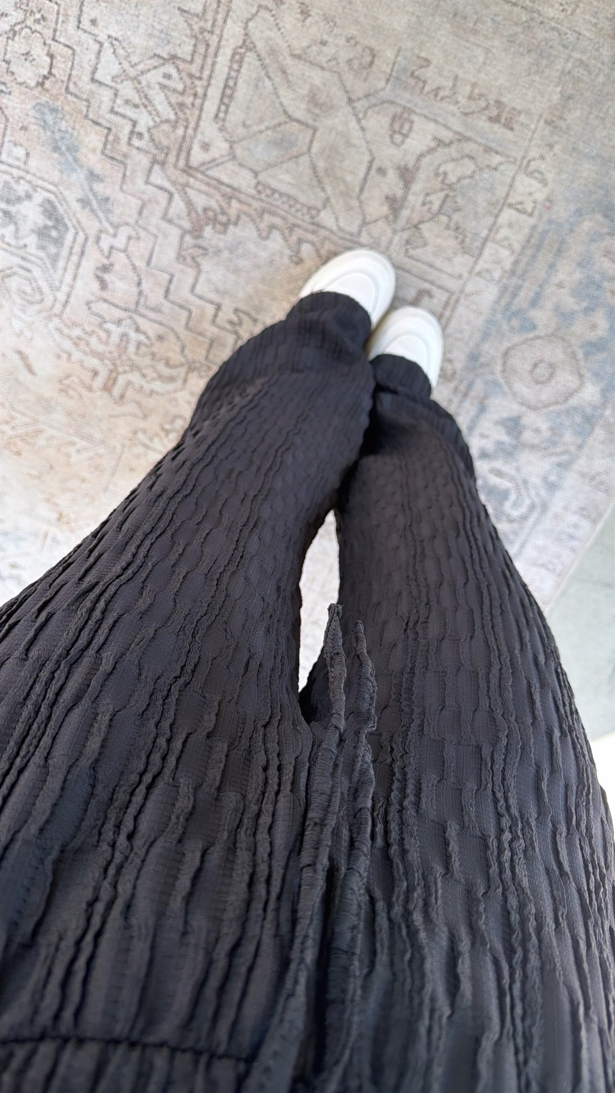 Siyah Bürümcük Kumaş Lastikli Pantolon