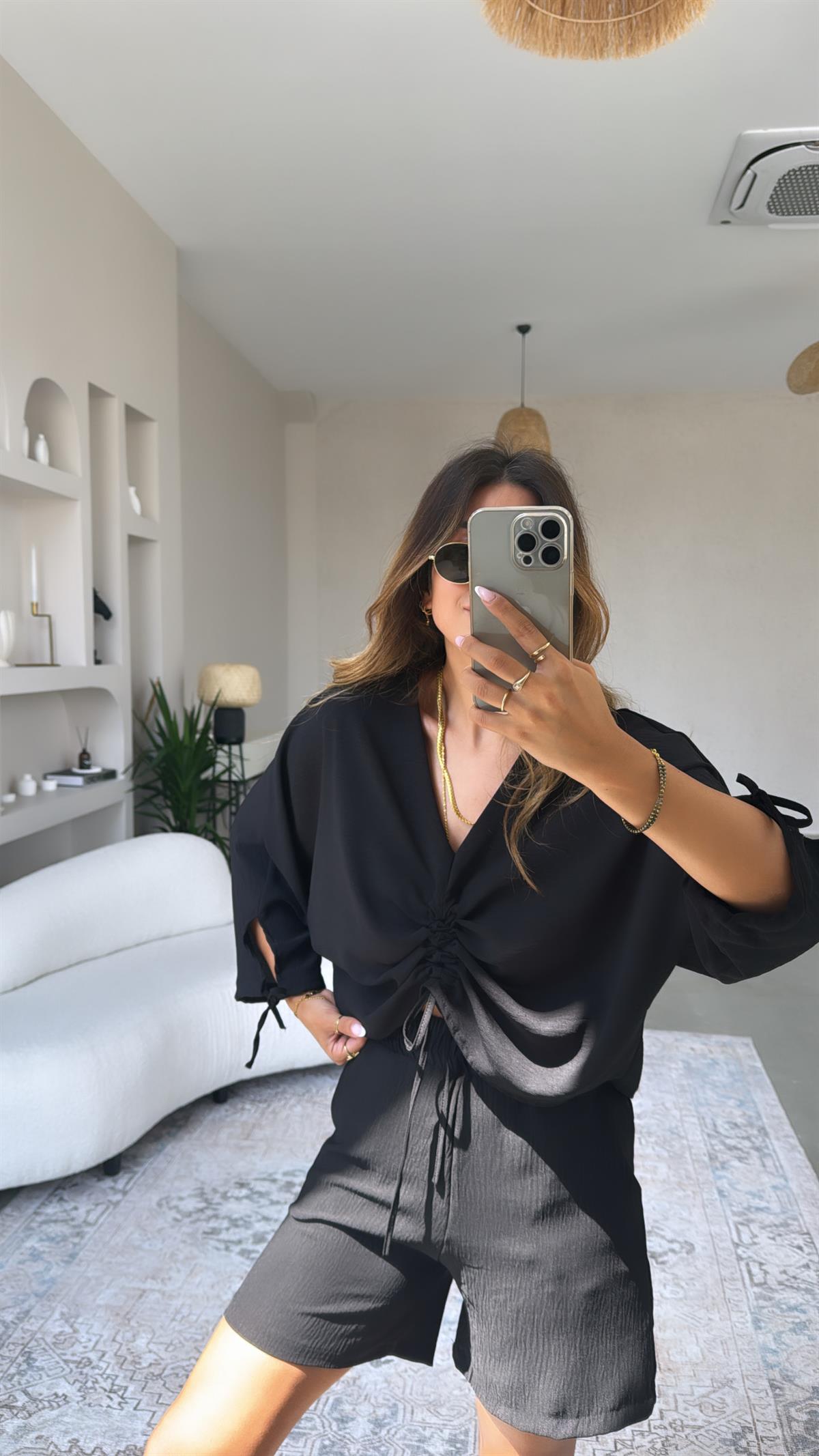 Siyah Büzgülü Tiril Bluz