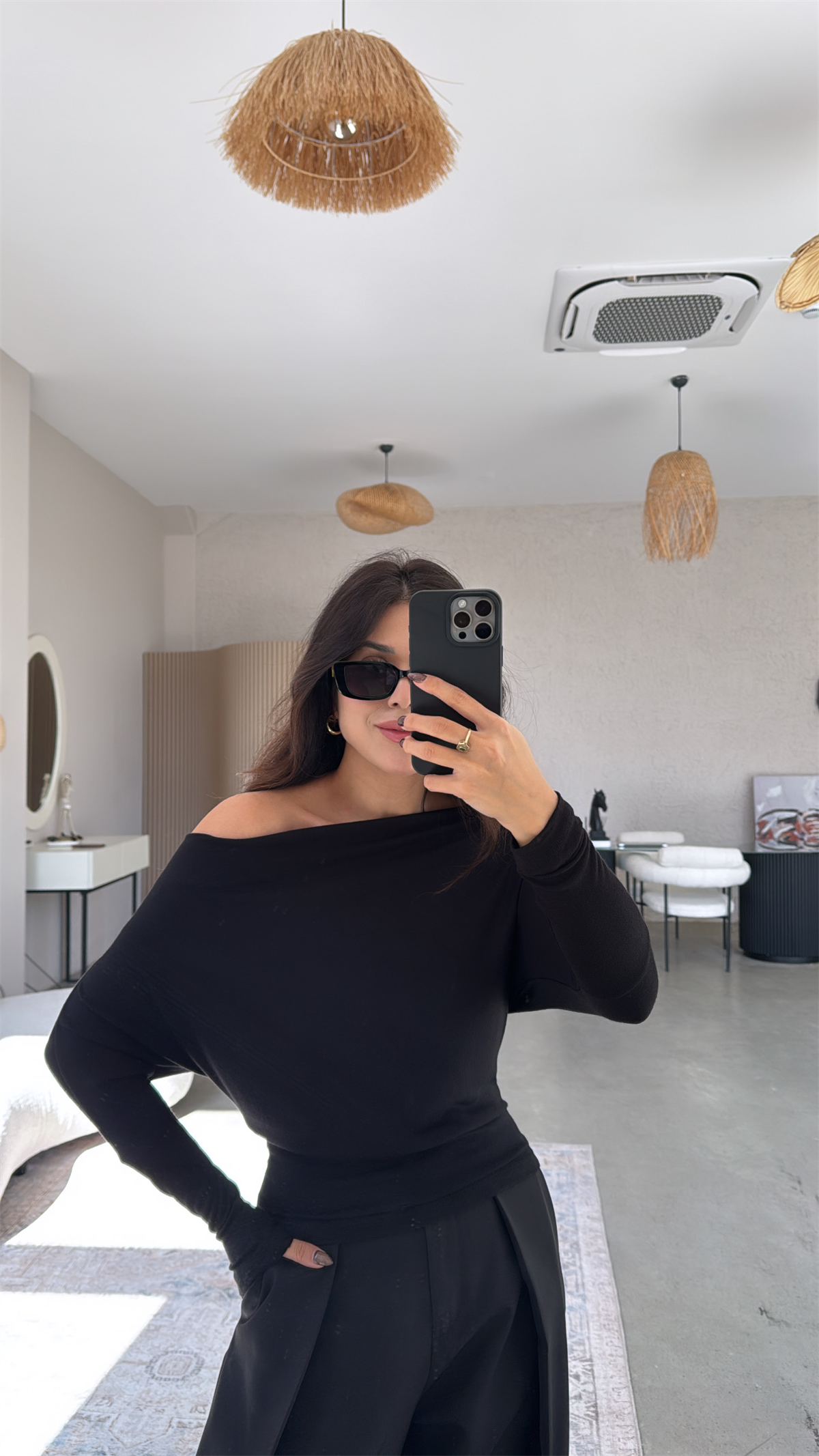 Siyah Buzzy Omzu Açık Bluz