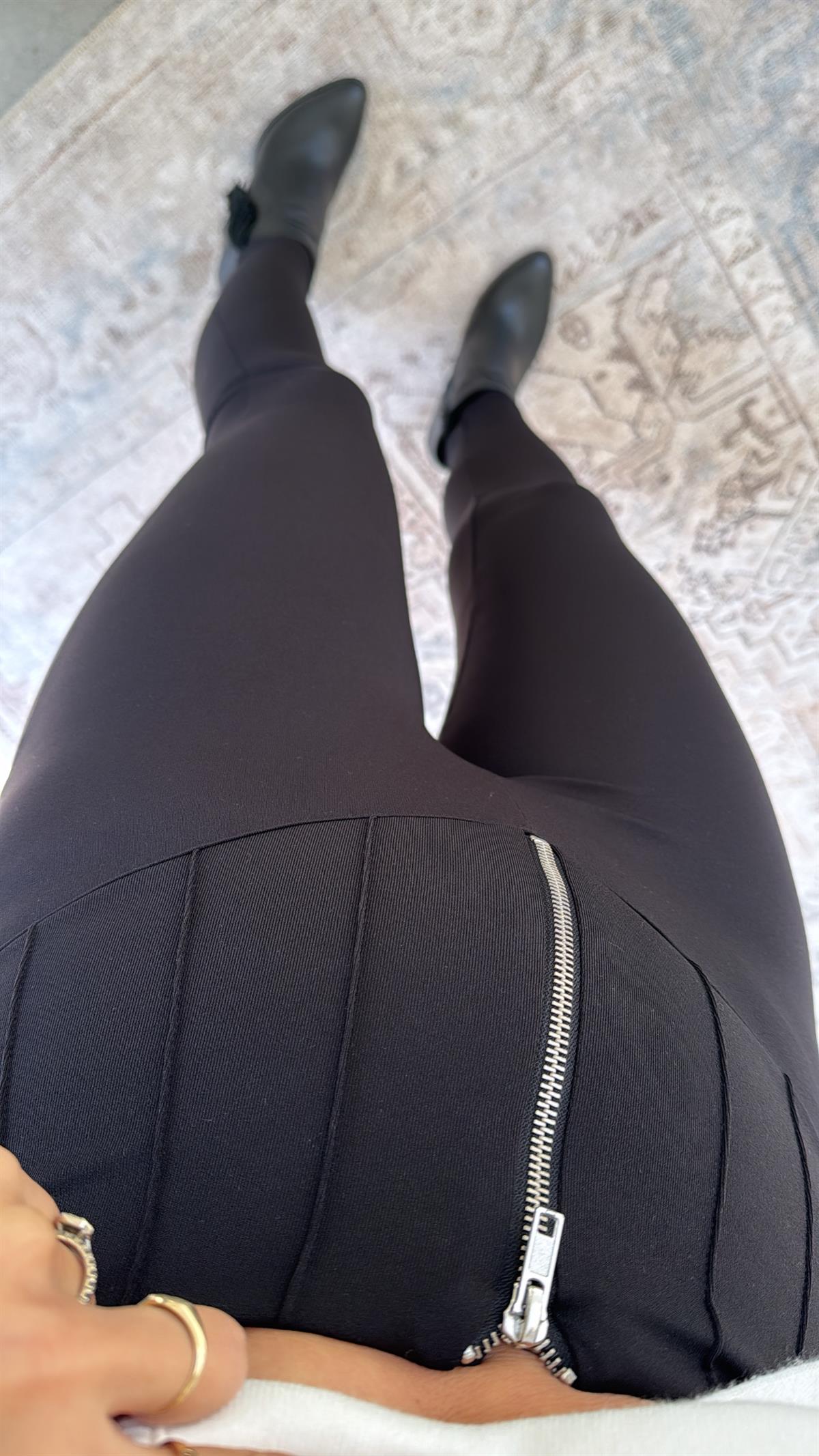 Siyah Çelik Nervürlü Tayt