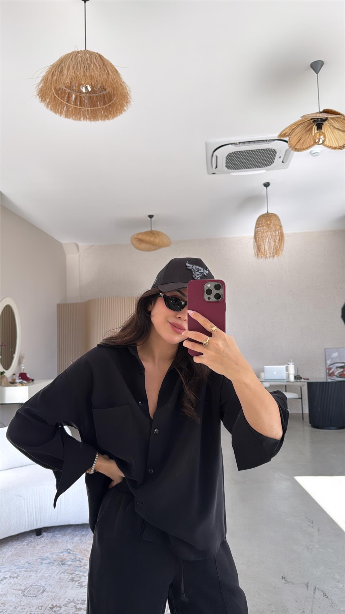 Siyah Cepli Tensel Gömlek