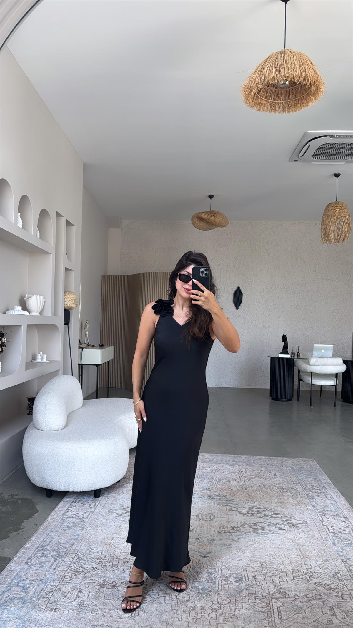 Siyah Çiçek Broşlu Premium Elbise
