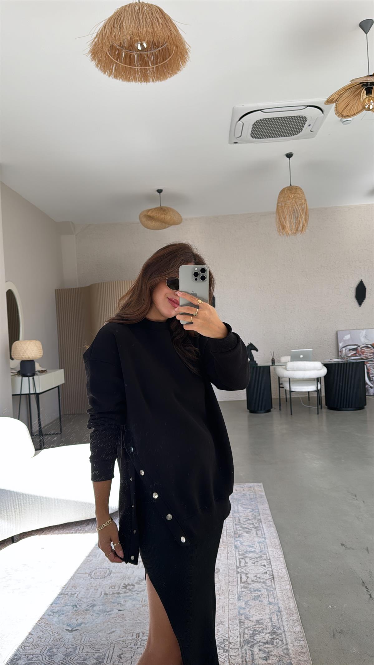 Siyah Çıtçıt Detaylı Sweatshirt