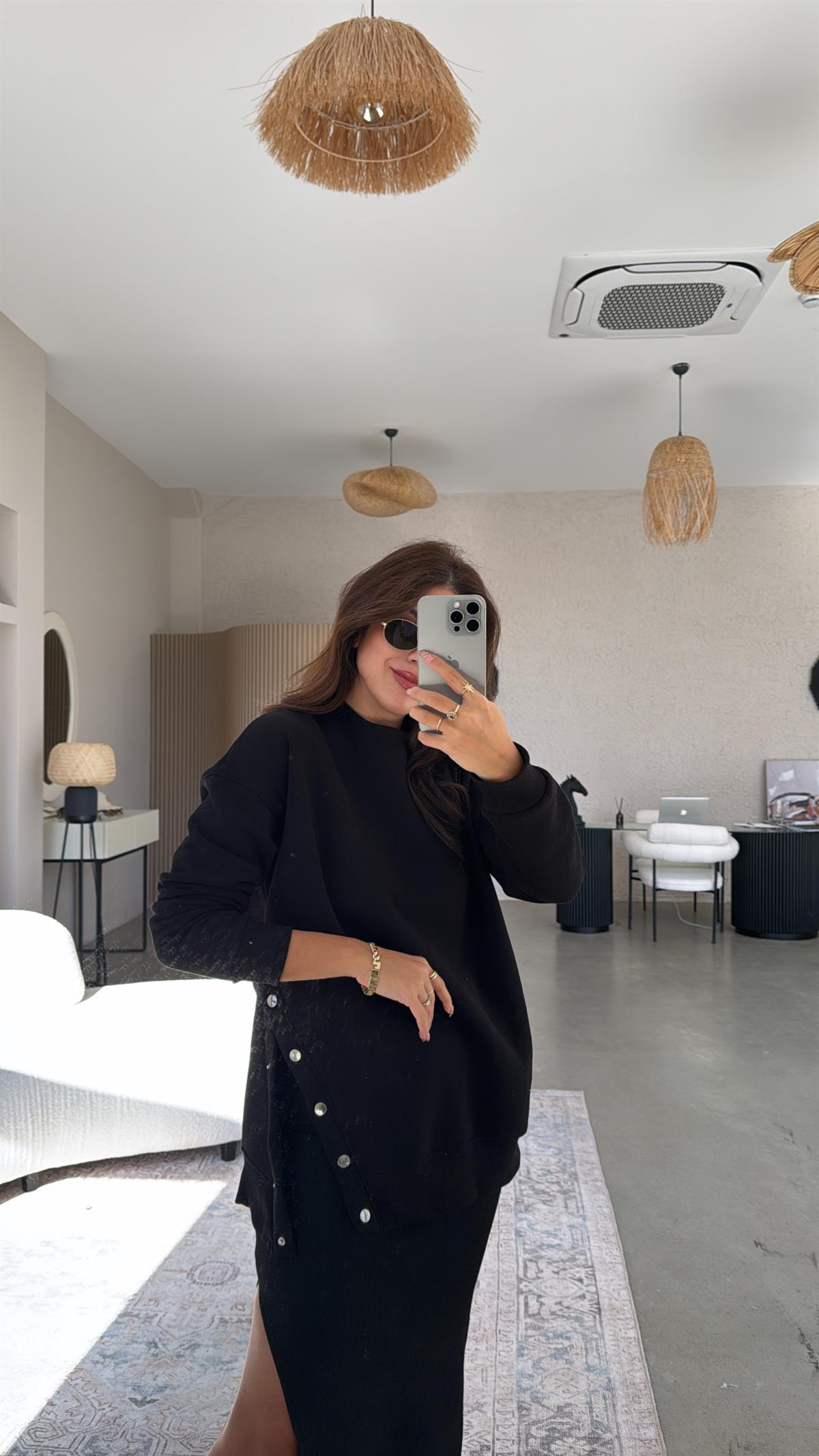 Siyah Çıtçıt Detaylı Sweatshirt