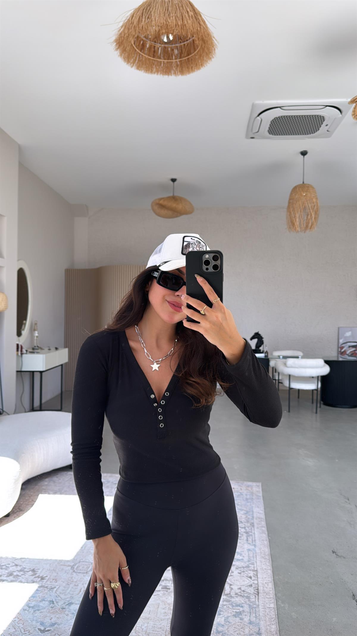 Siyah Çıtçıtlı Ribana Bluz