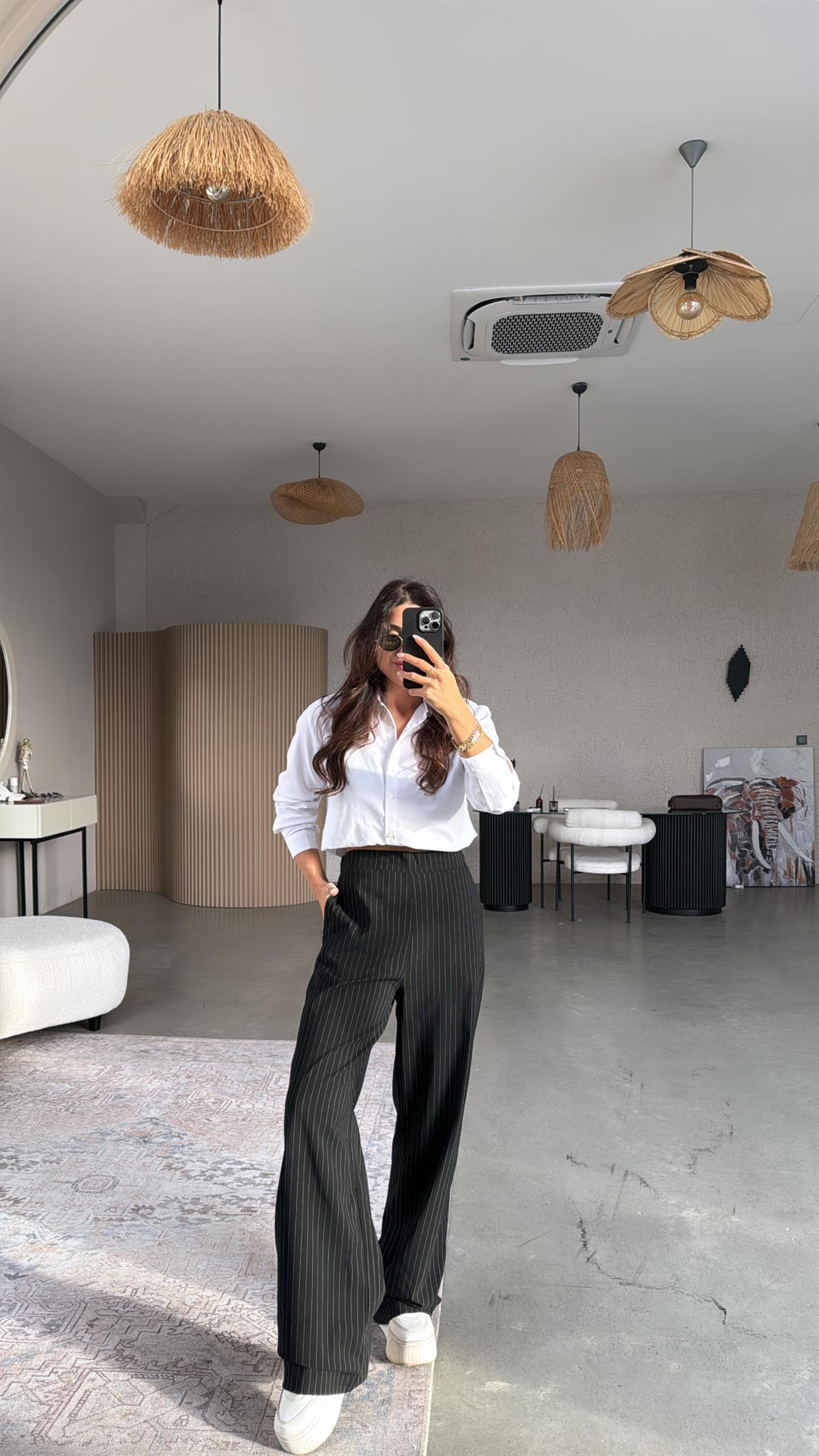 Siyah Çizgili Bol Paça Arkası Lastikli Kumaş Pantolon