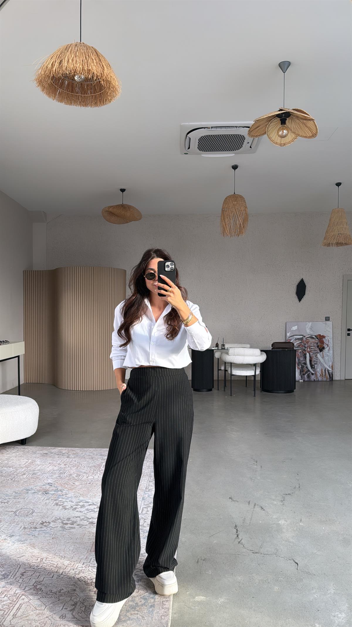 Siyah Çizgili Bol Paça Arkası Lastikli Kumaş Pantolon