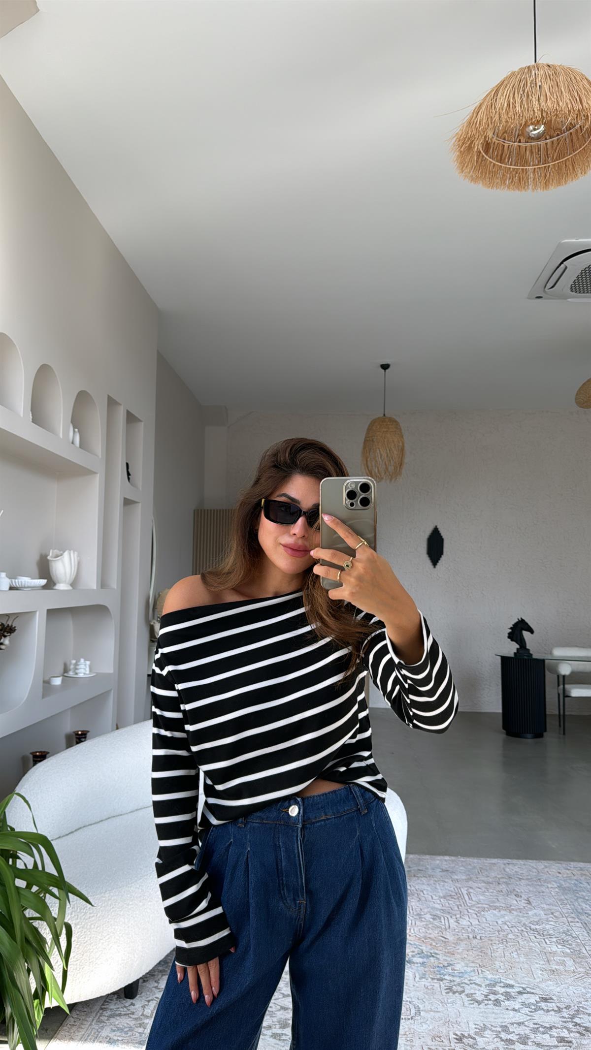 Siyah Çizgili Kayık Yaka Bluz