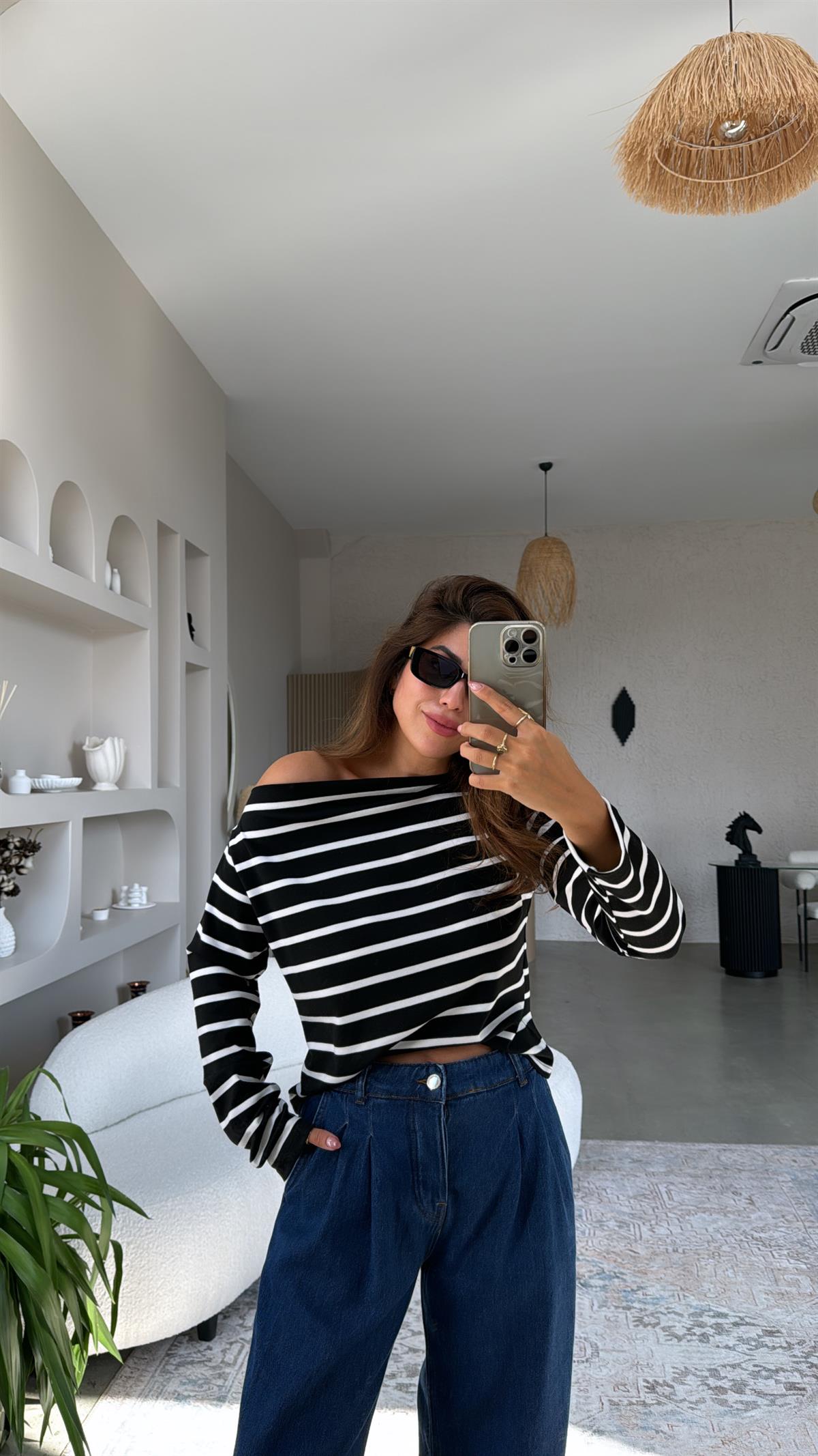 Siyah Çizgili Kayık Yaka Bluz