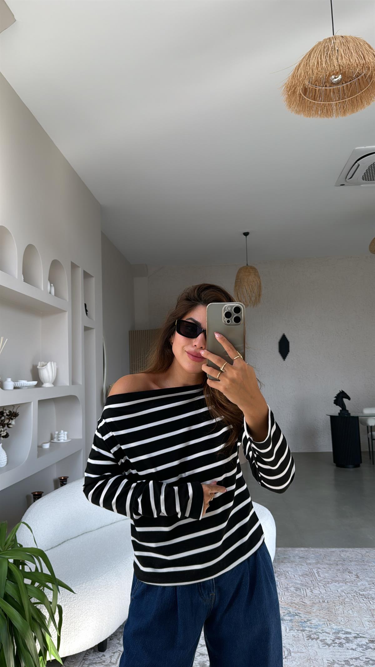 Siyah Çizgili Kayık Yaka Bluz