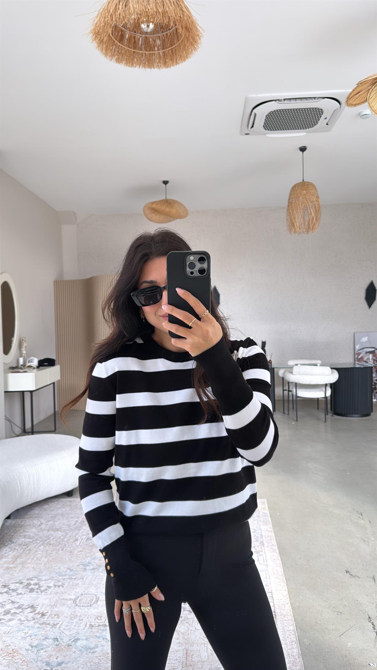 Siyah Çizgili Kolu Detaylı Triko Bluz