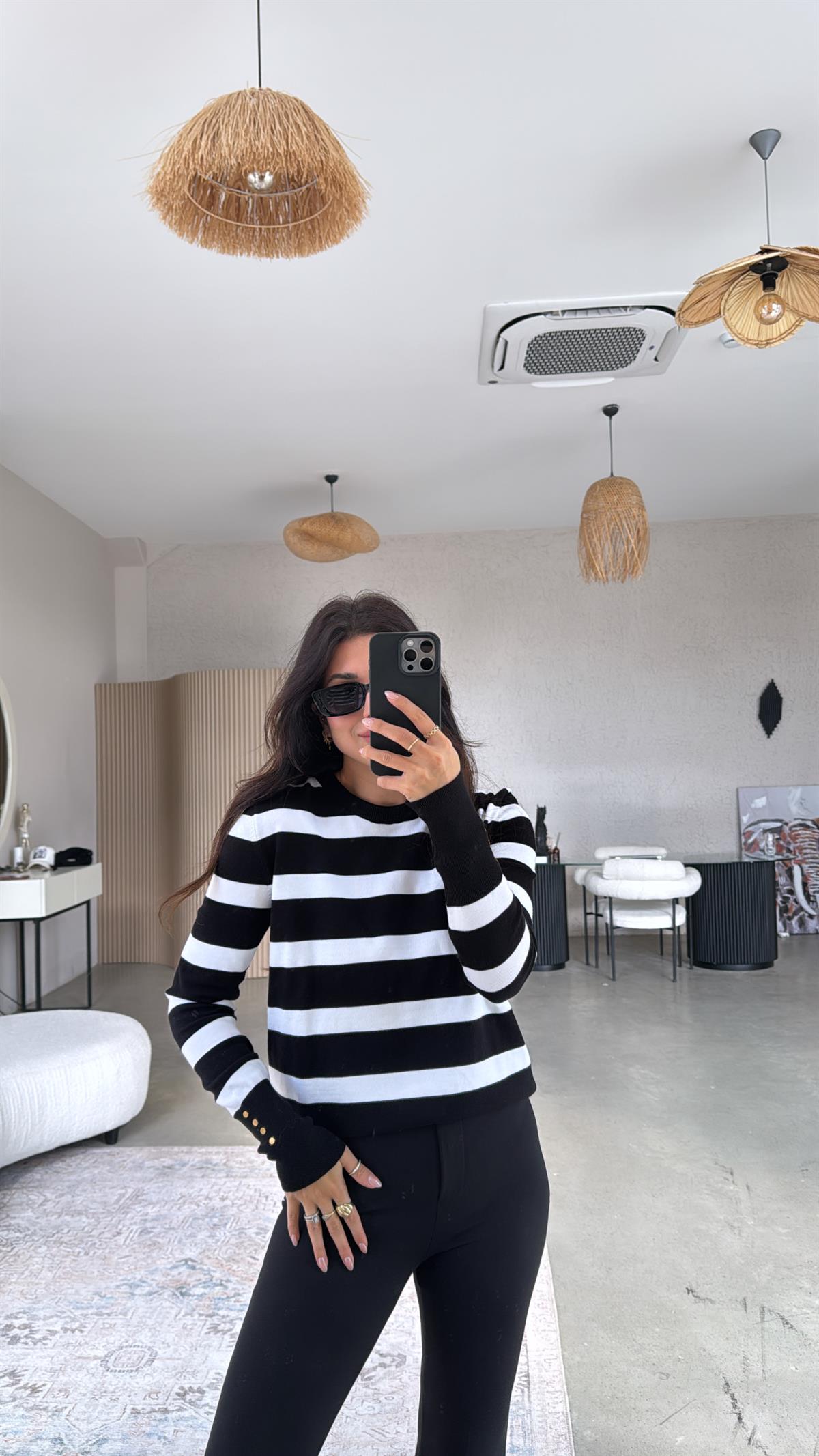 Siyah Çizgili Kolu Detaylı Triko Bluz