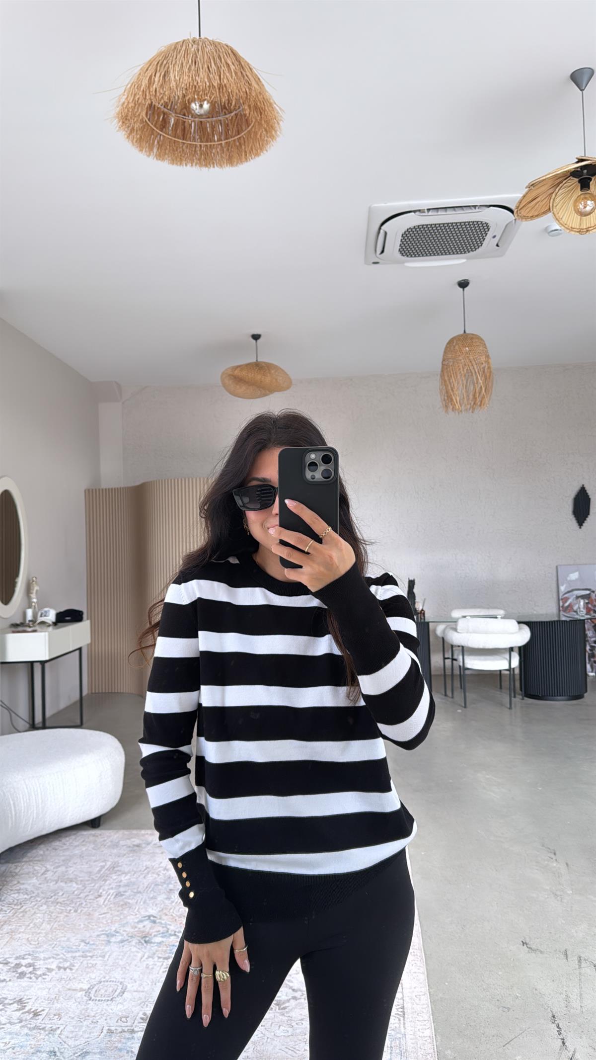 Siyah Çizgili Kolu Detaylı Triko Bluz