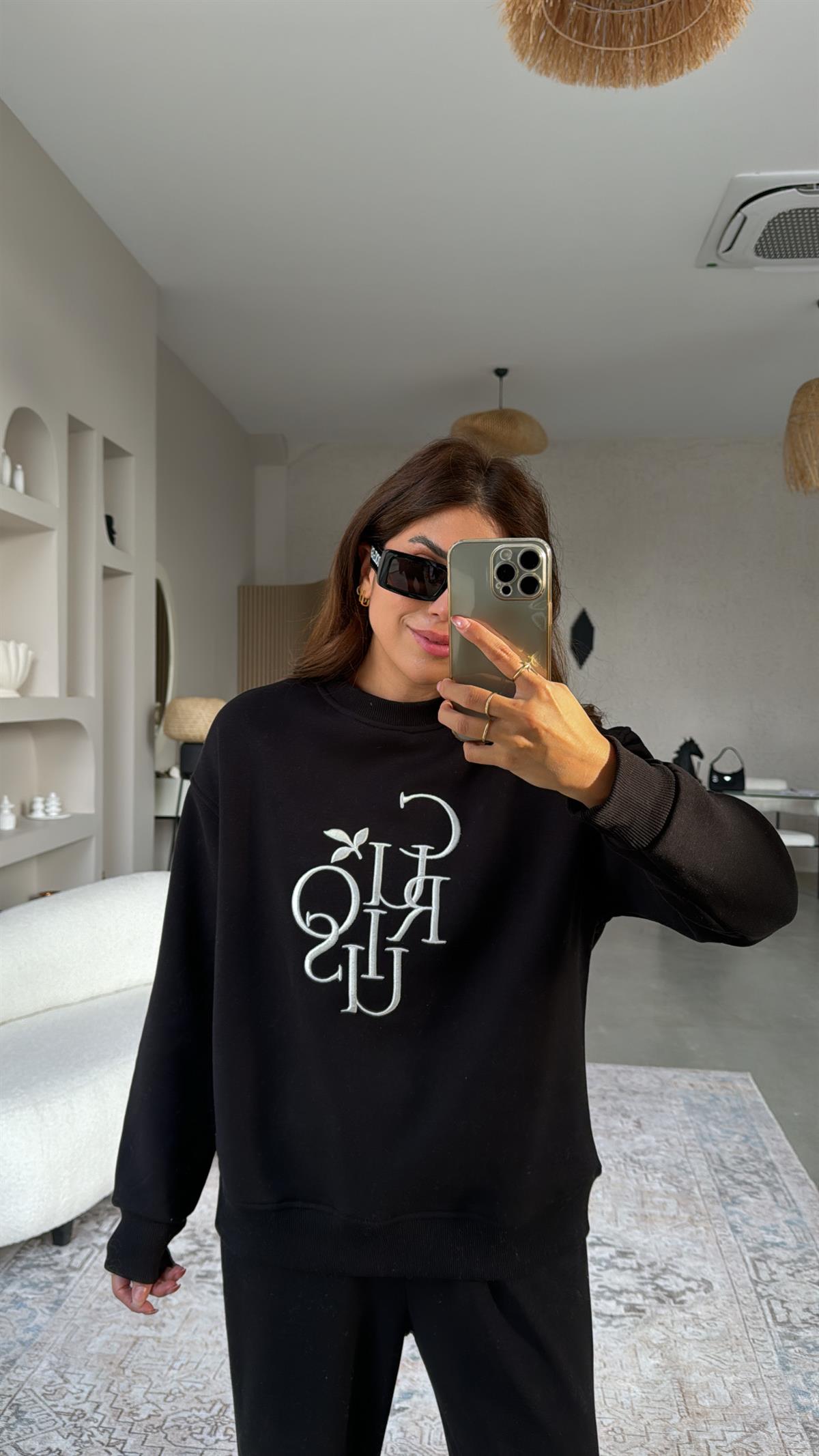 Siyah Curious Nakışlı Şardonlu Sweatshirt