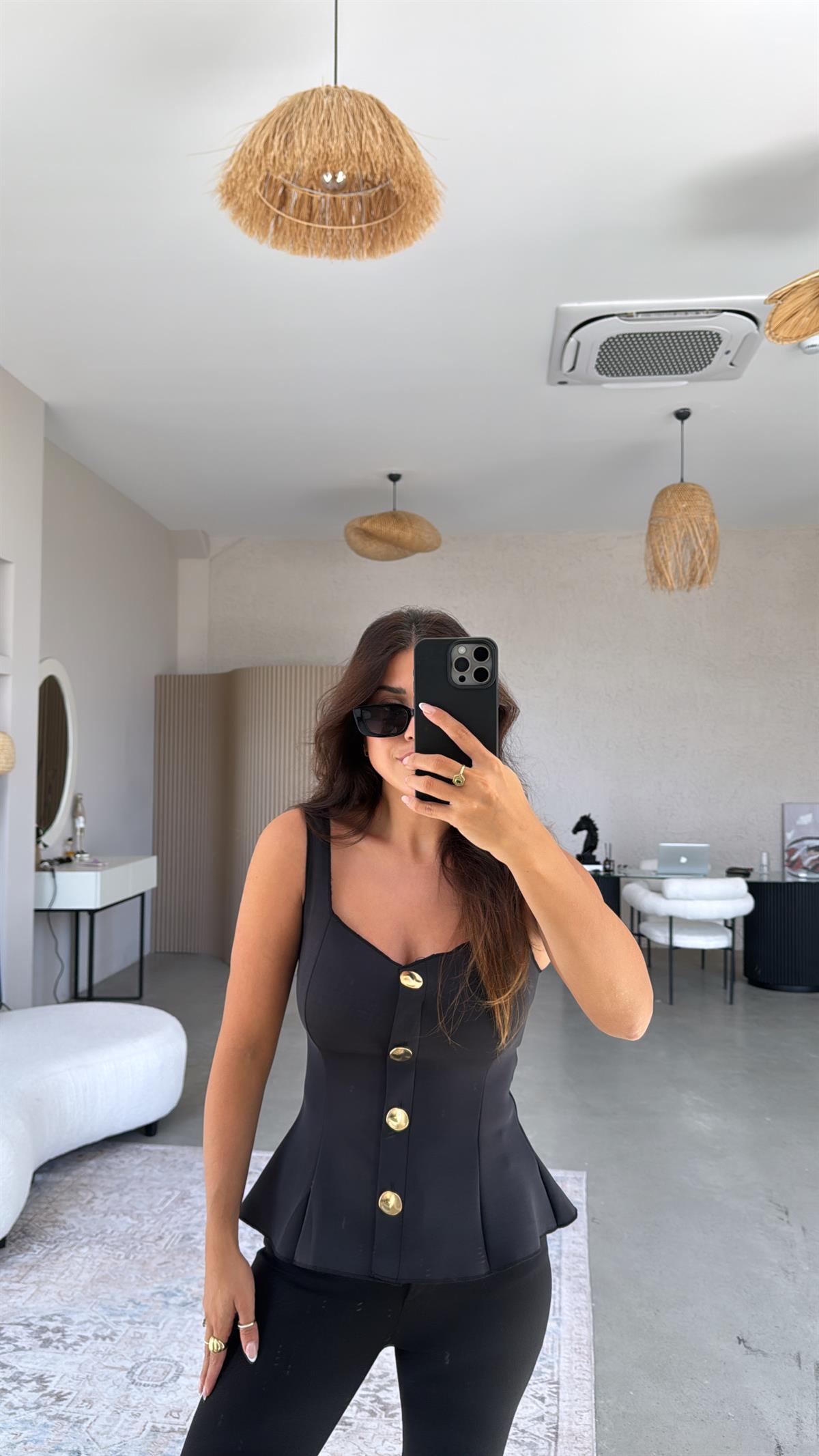 Siyah Dalgıç Gold Detaylı Bel Oturan Bluz