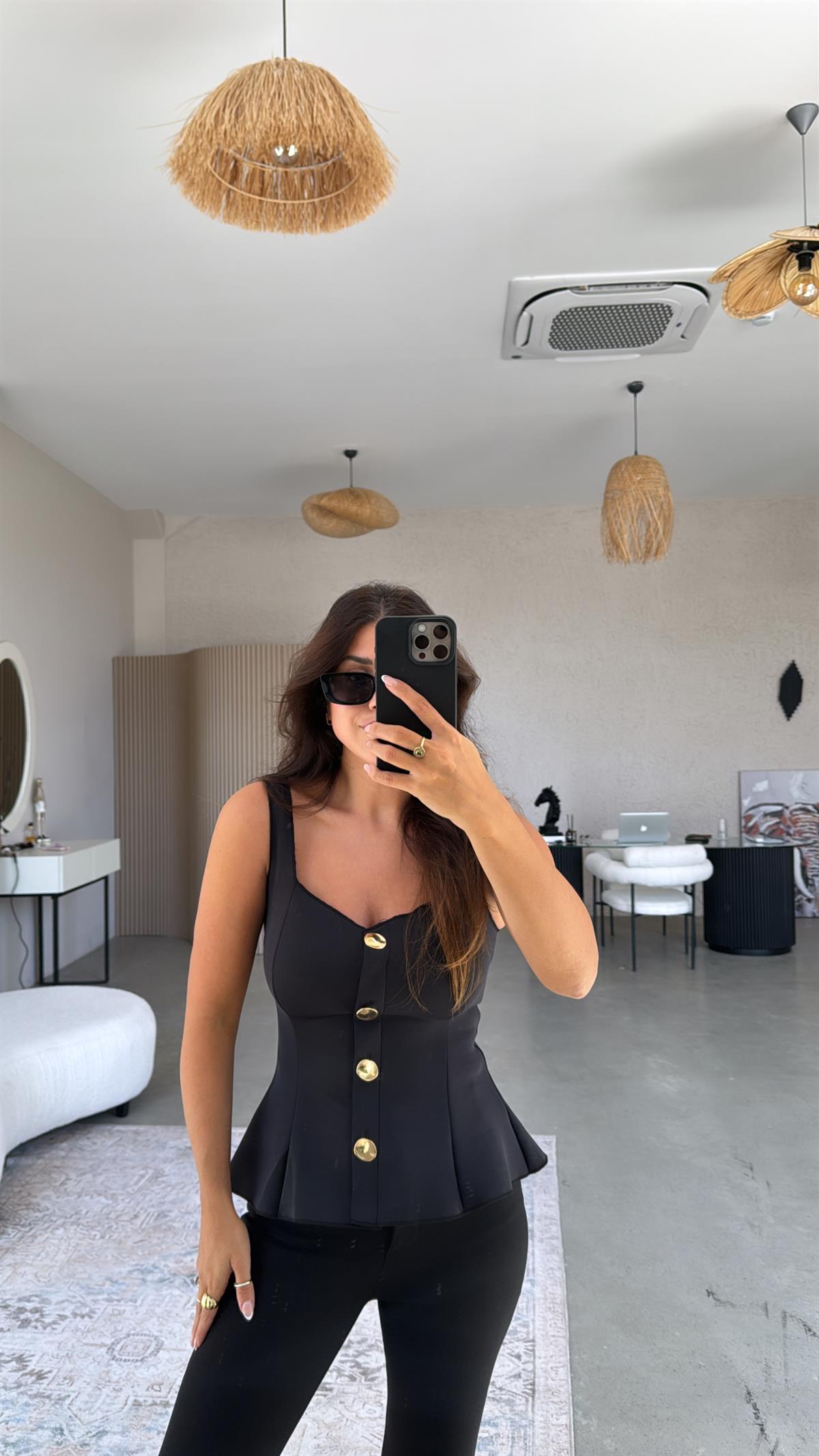 Siyah Dalgıç Gold Detaylı Bel Oturan Bluz