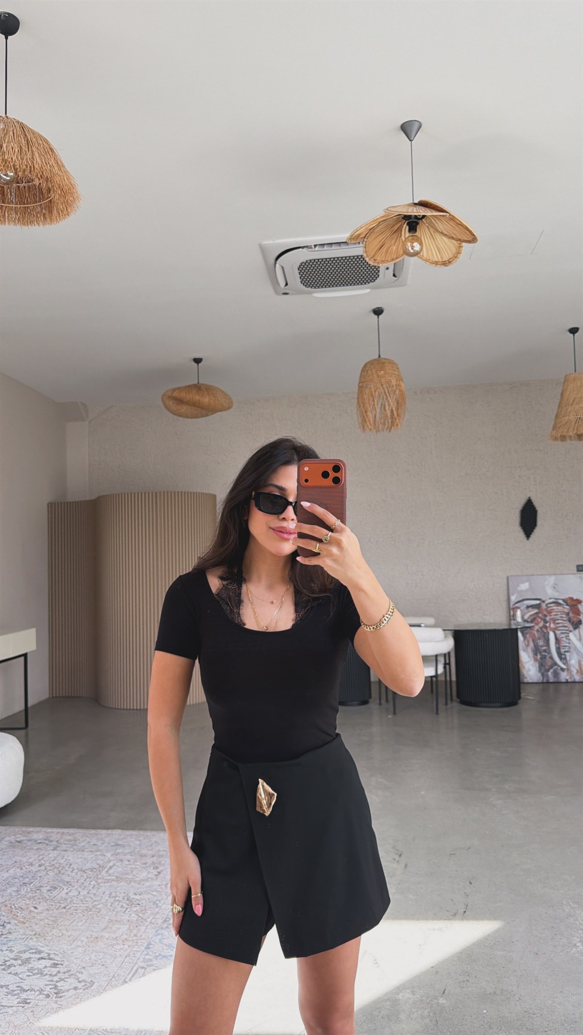 Siyah Dantel Boyundan Geçme Detaylı Modal Bluz