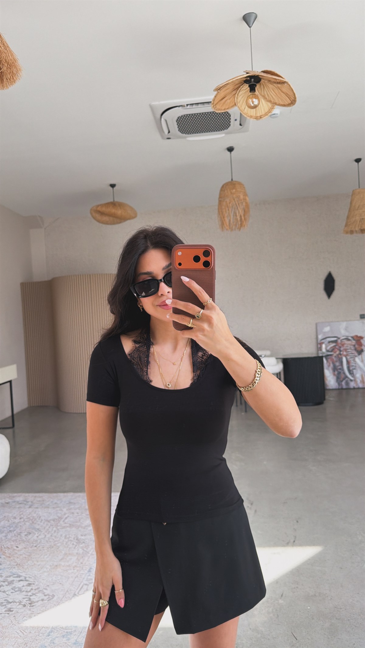 Siyah Dantel Boyundan Geçme Detaylı Modal Bluz