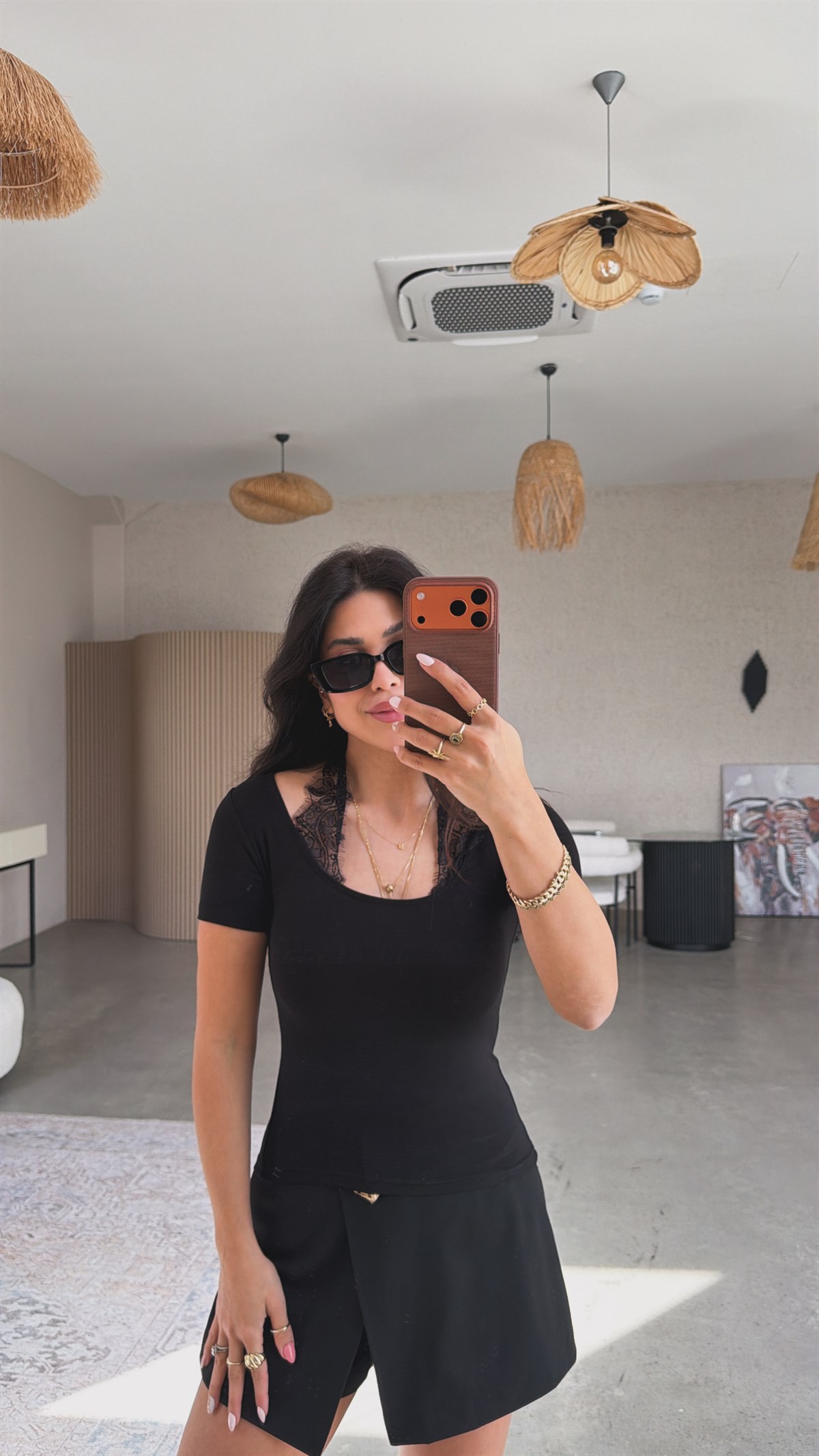 Siyah Dantel Boyundan Geçme Detaylı Modal Bluz