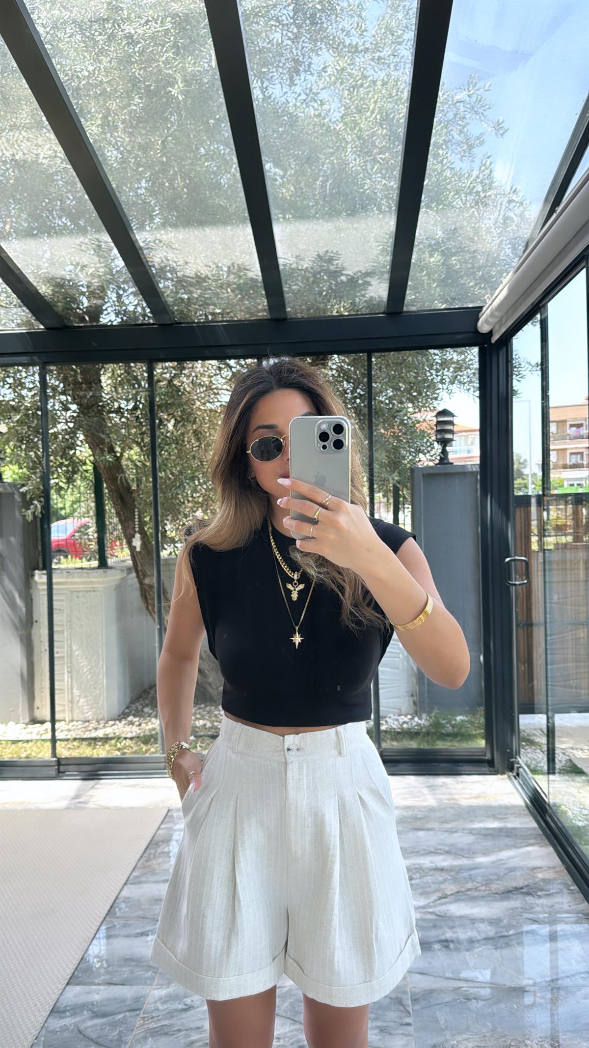 Siyah Dik Omuzlu Tshirt