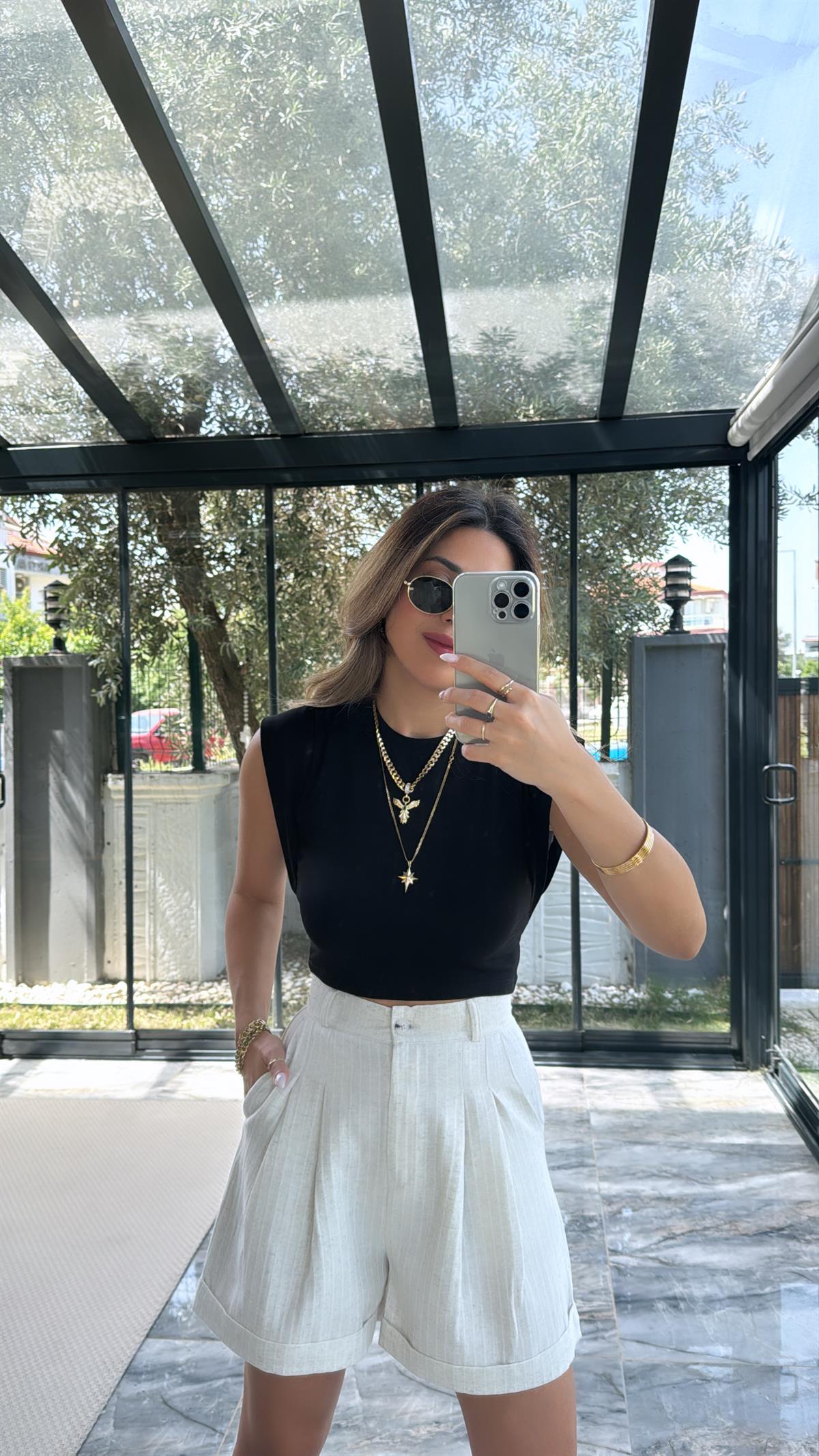 Siyah Dik Omuzlu Tshirt