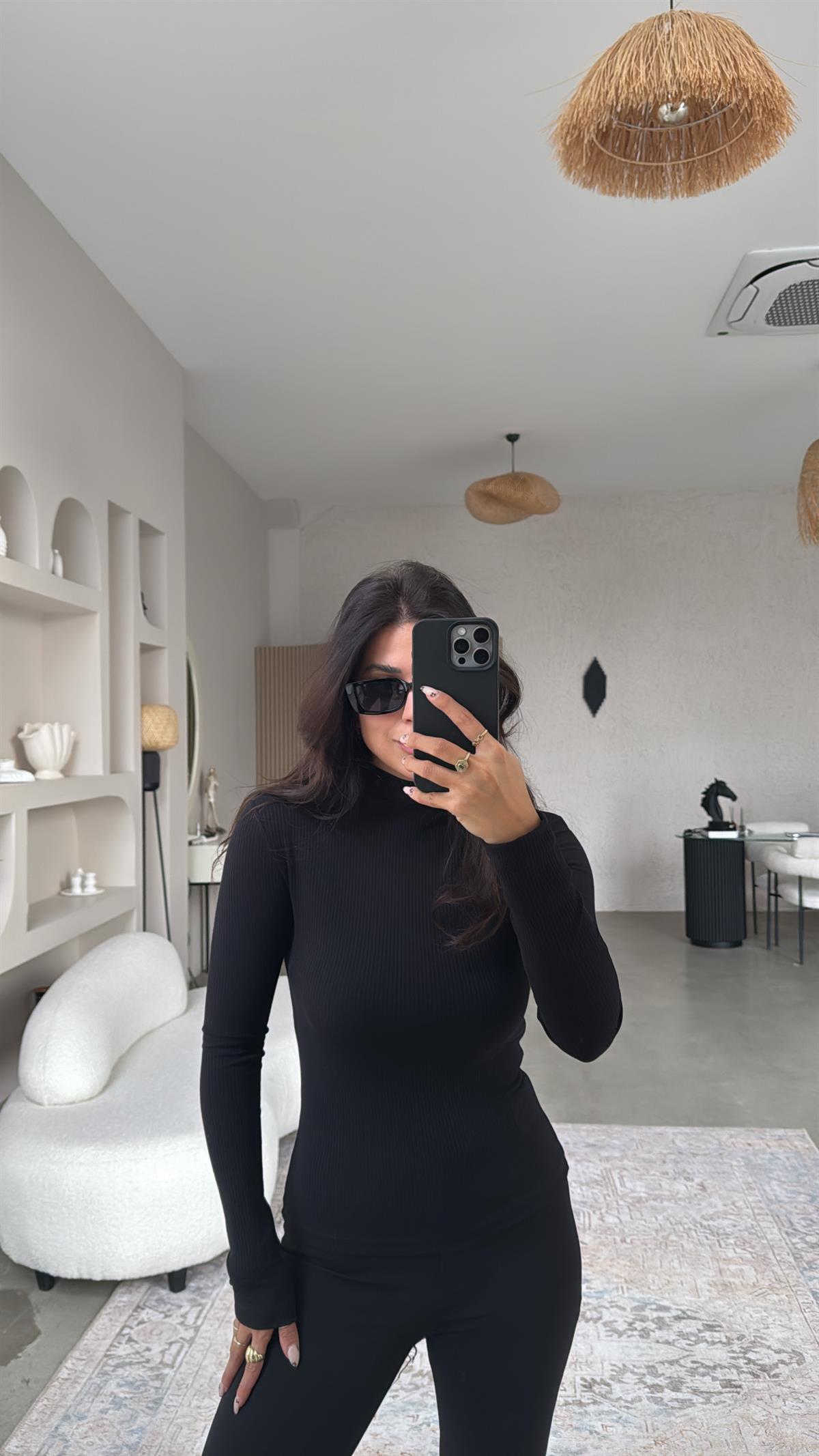 Siyah Dik Yaka Kaşkorse Bluz