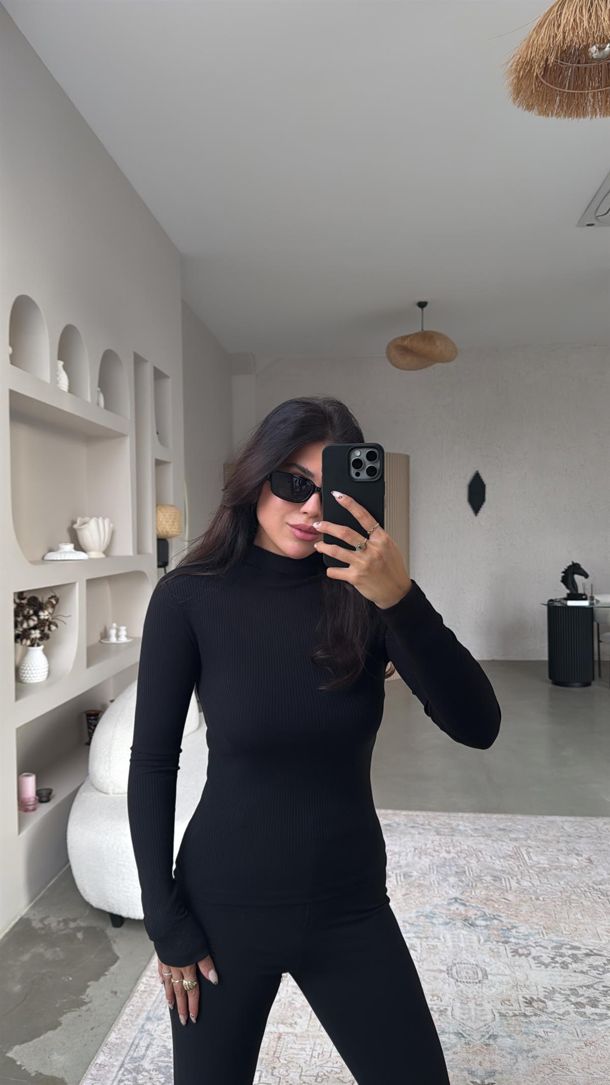 Siyah Dik Yaka Kaşkorse Bluz